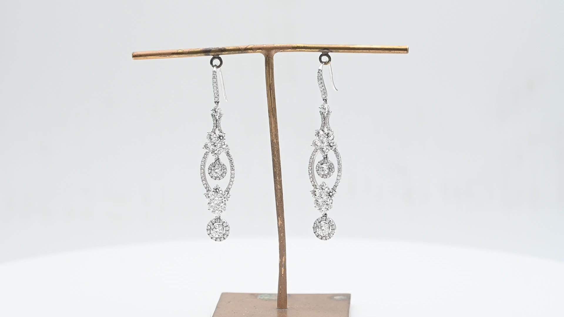 עגילים תלויים משובצים יהלומים - מק"ט 50976, זהב 18K