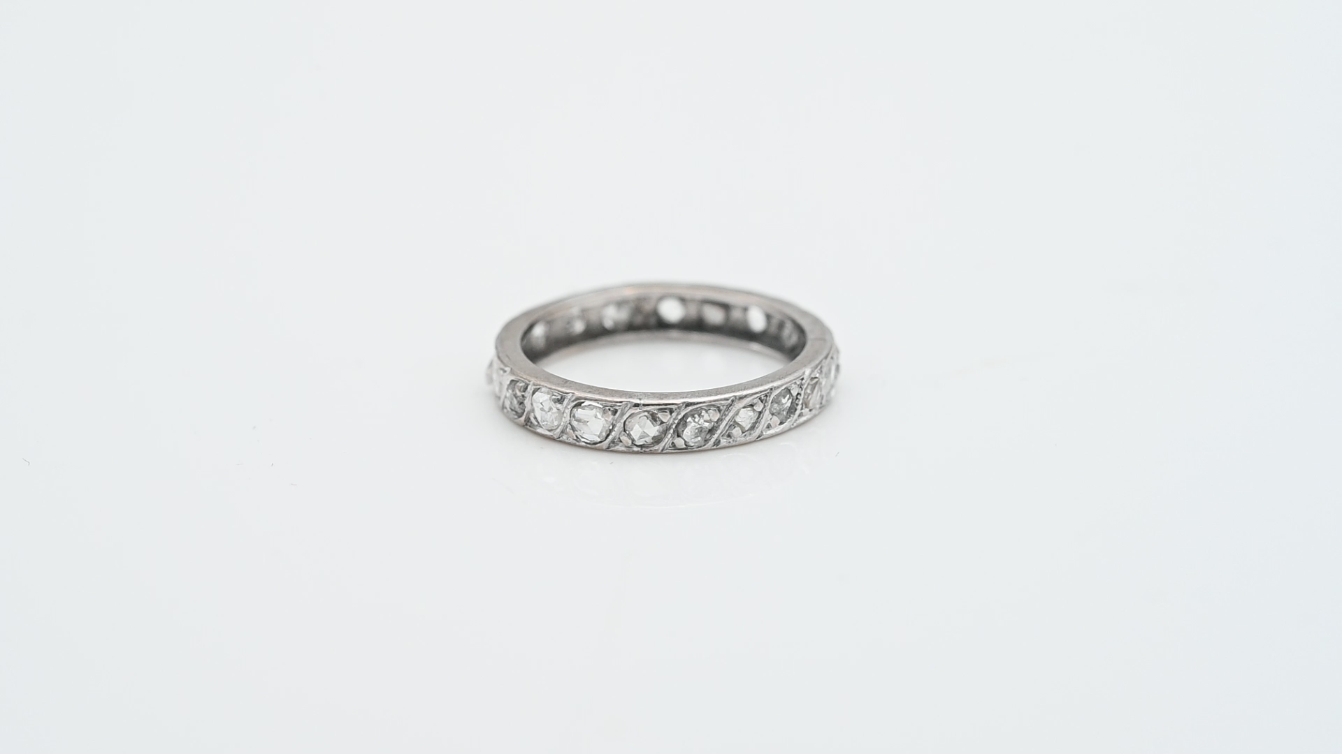 טבעת וינטג' איטרנטי משובצת דיאמנטים - מק"ט 51009, זהב 14K