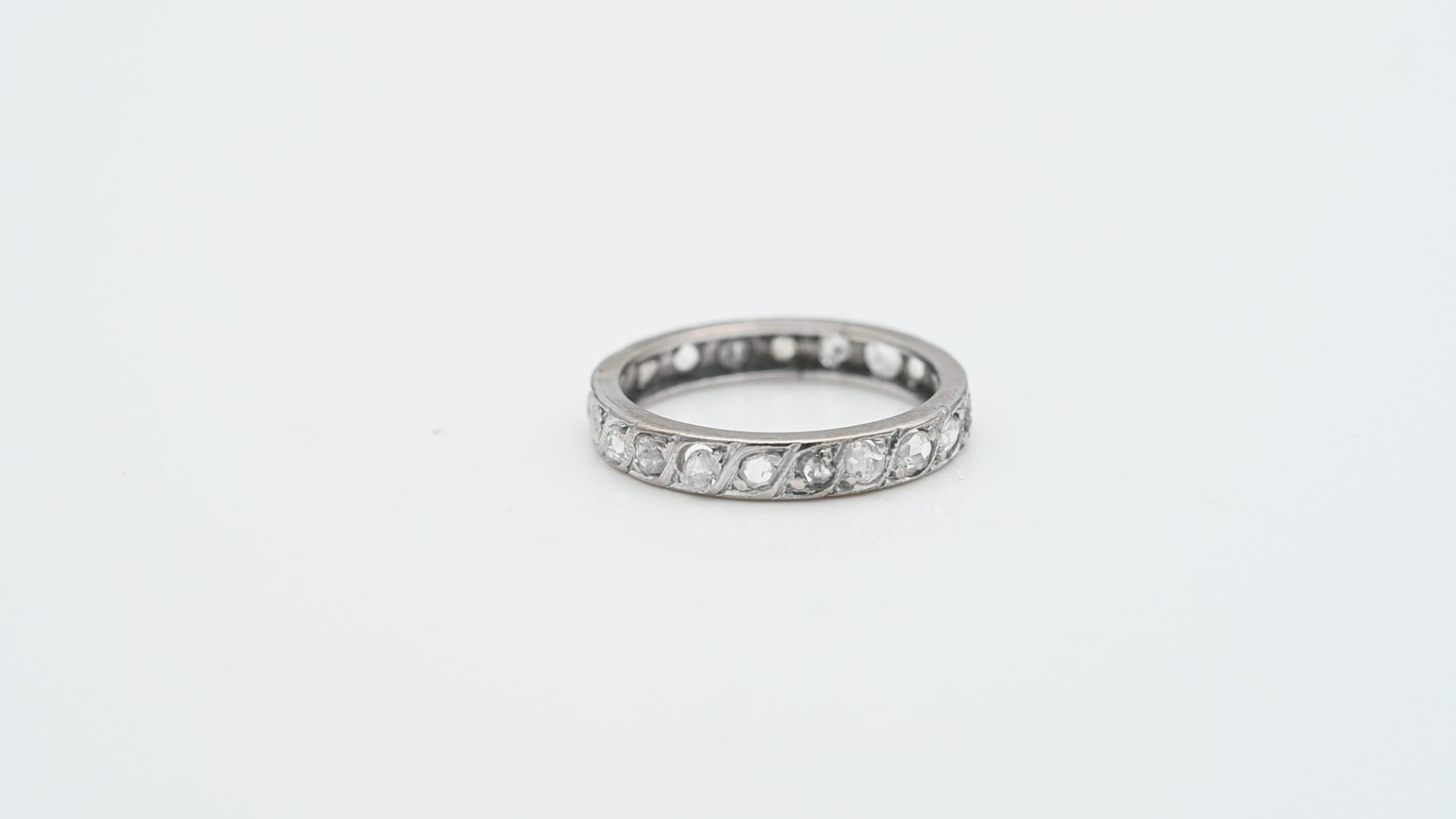 טבעת וינטג' איטרנטי משובצת דיאמנטים - מק"ט 51009, זהב 14K