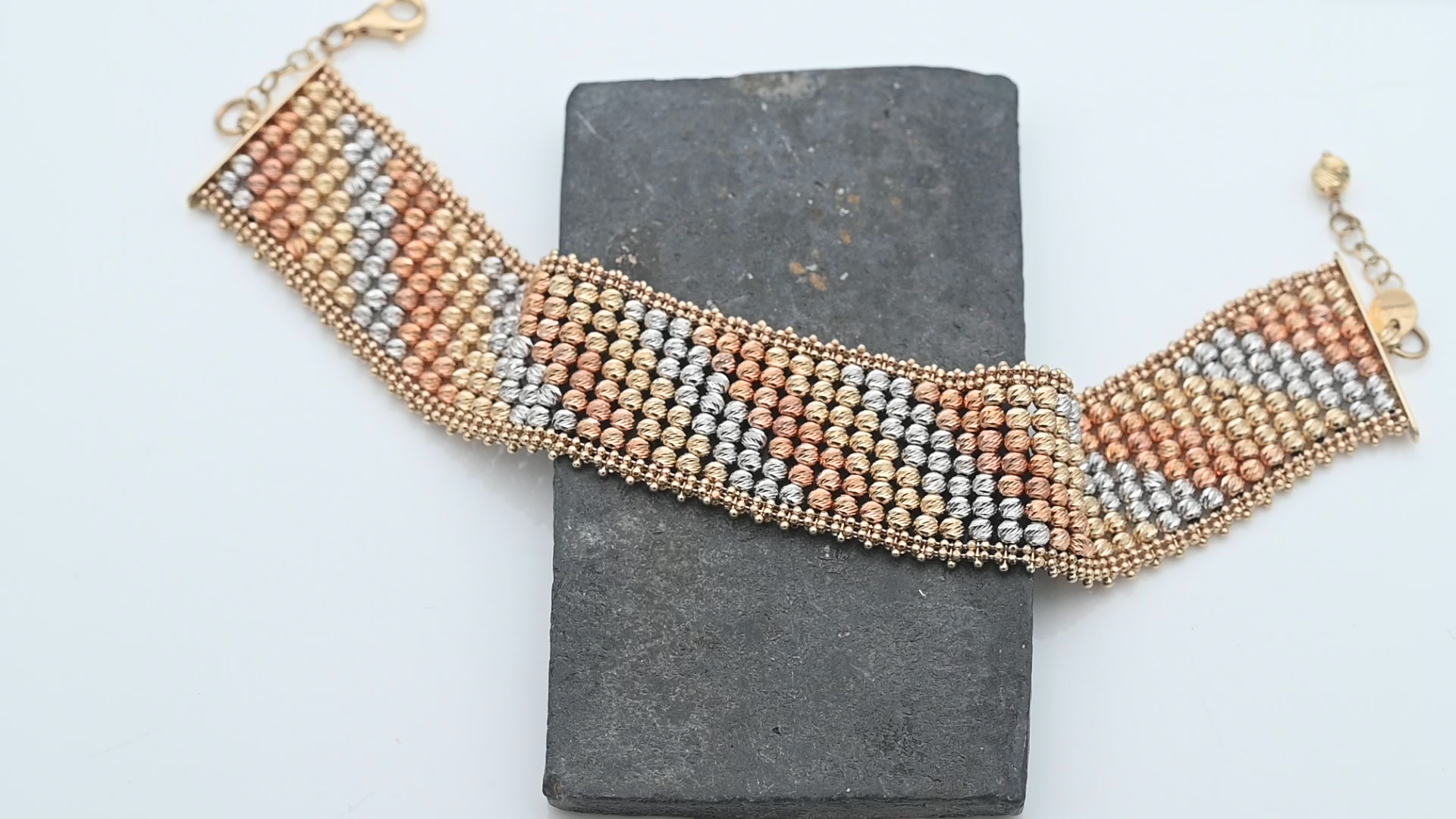 צמיד איטלקי רחב, ברוחב 2.5 ס"מ - שטיח כדוריות זהב - מק"ט 51415, זהב 14K