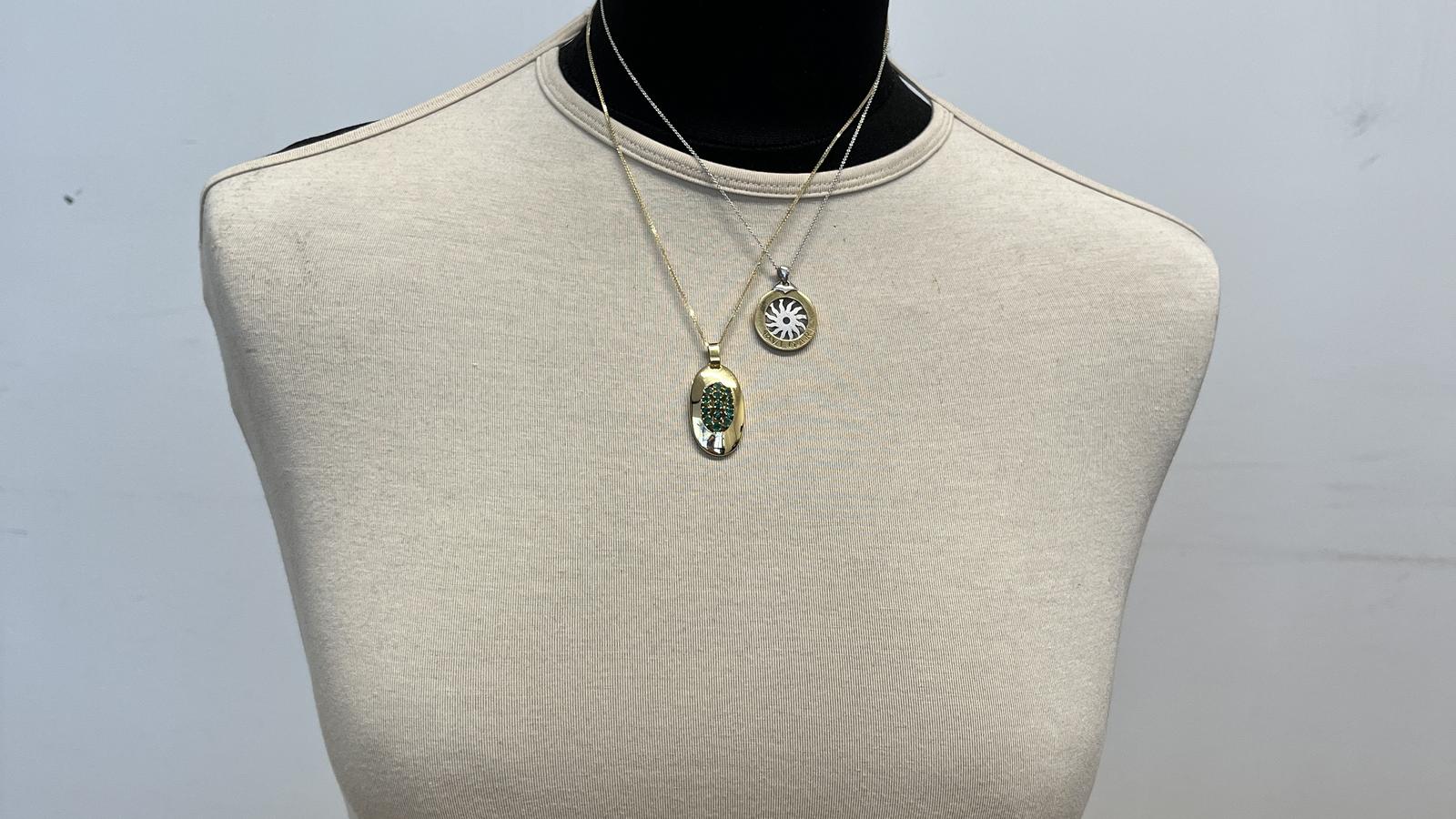 תליון עם כיתוב Bulgari, שמש זזה בתוך חישוק, לא כולל שרשרת - מק"ט 15045, זהב 14K