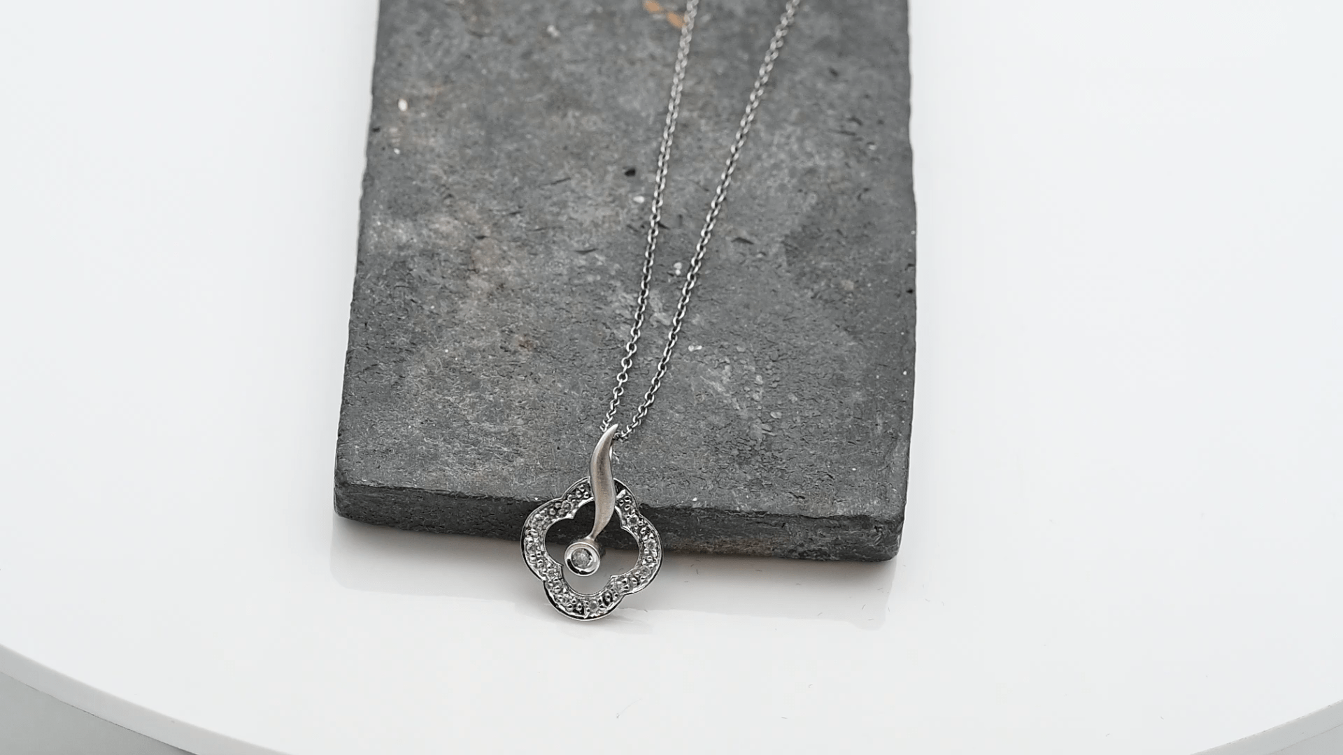 תליון זהב ויהלומים מספר 5431