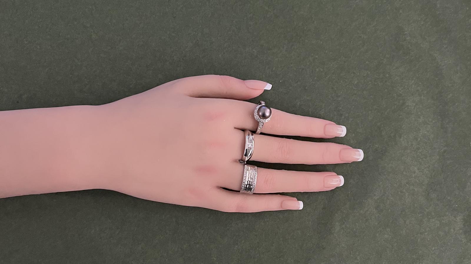 טבעת זהב משובצת פנינה אפורה ויהלומים - מקט 5846