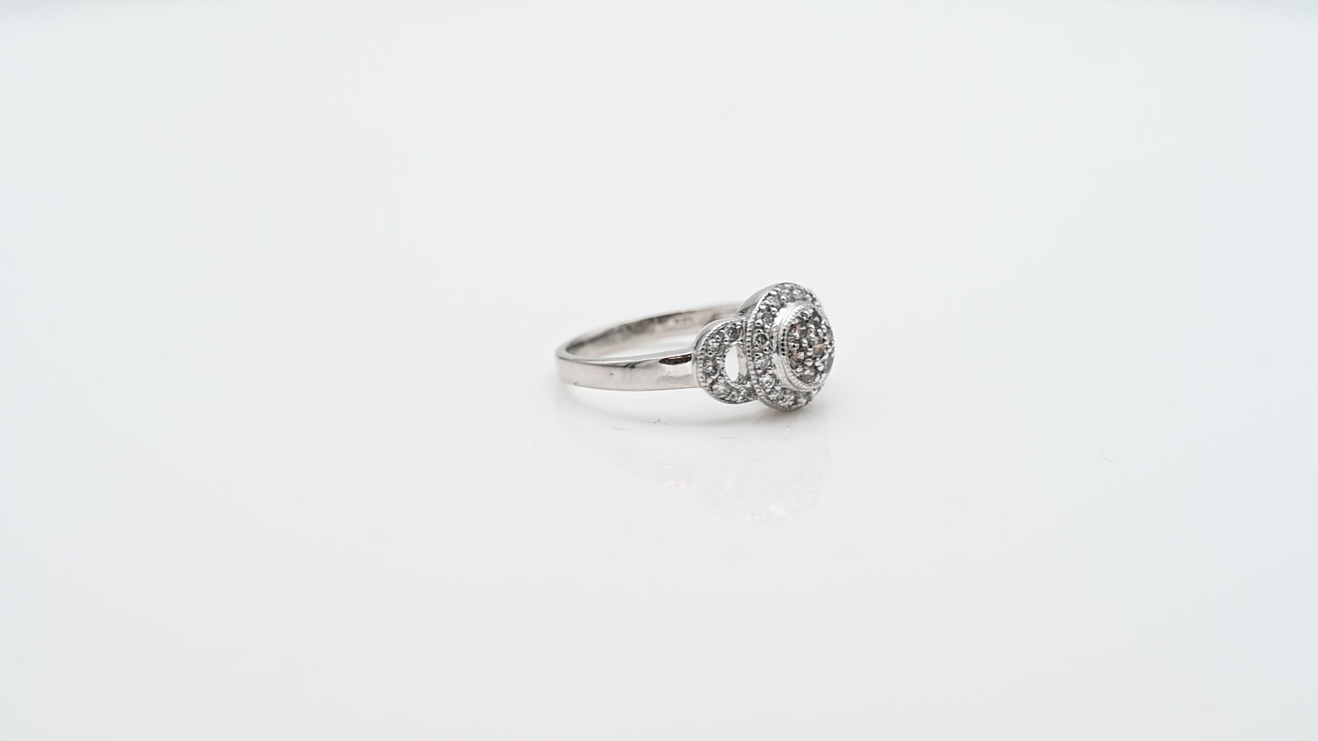 טבעת וינטג' משובצת יהלומים חומים ולבנים - מק"ט 60457, זהב 14