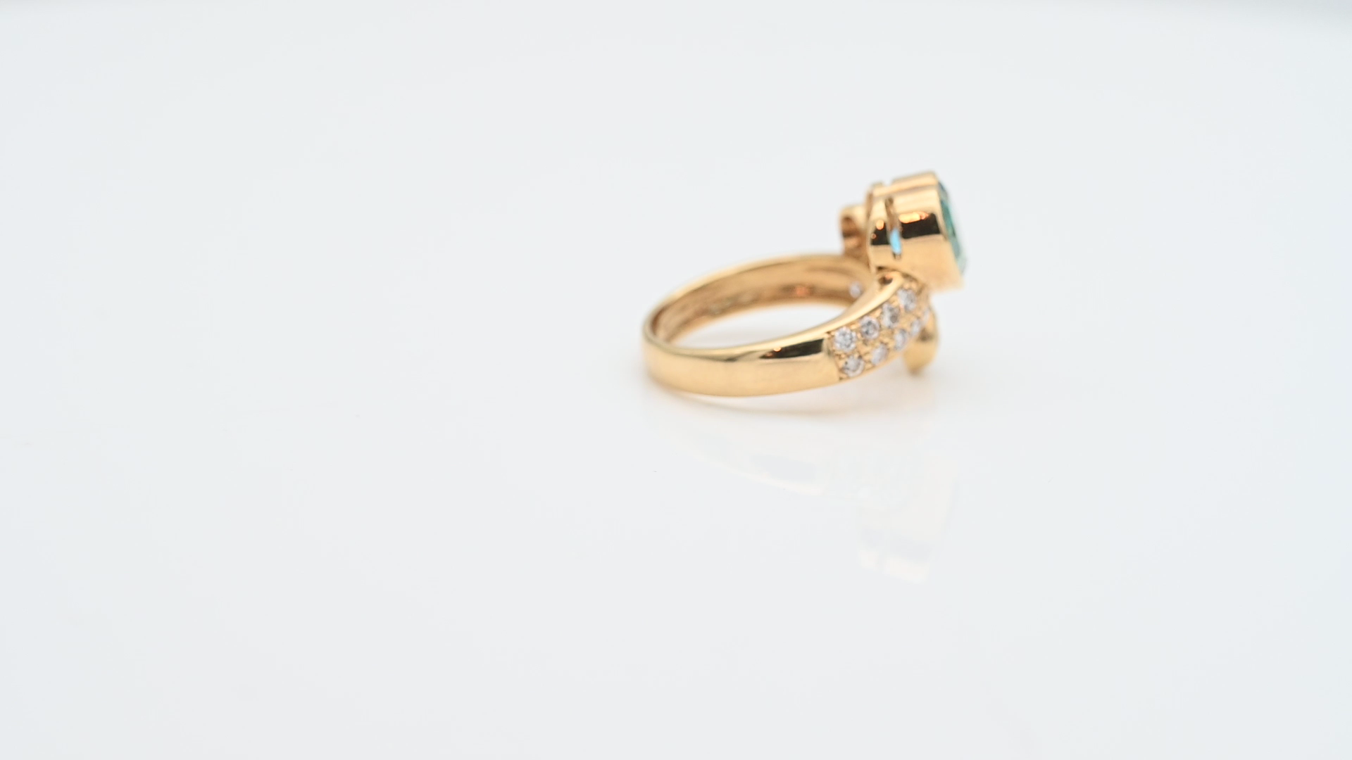 טבעת וינטג' משובצת בלו טופז ויהלומים - מק"ט 60562, זהב 18K