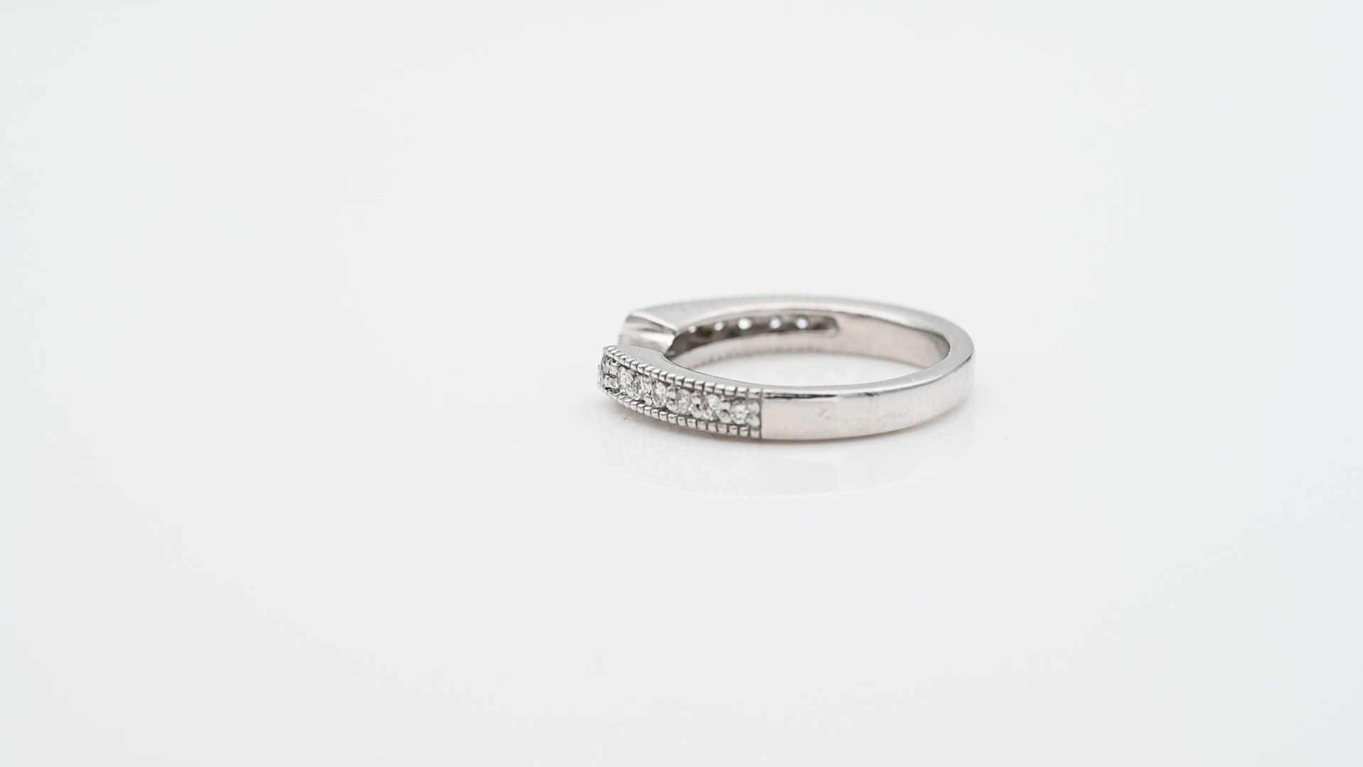 טבעת וינטג' משובצת יהלומים - מק"ט 60680, זהב 9-14K