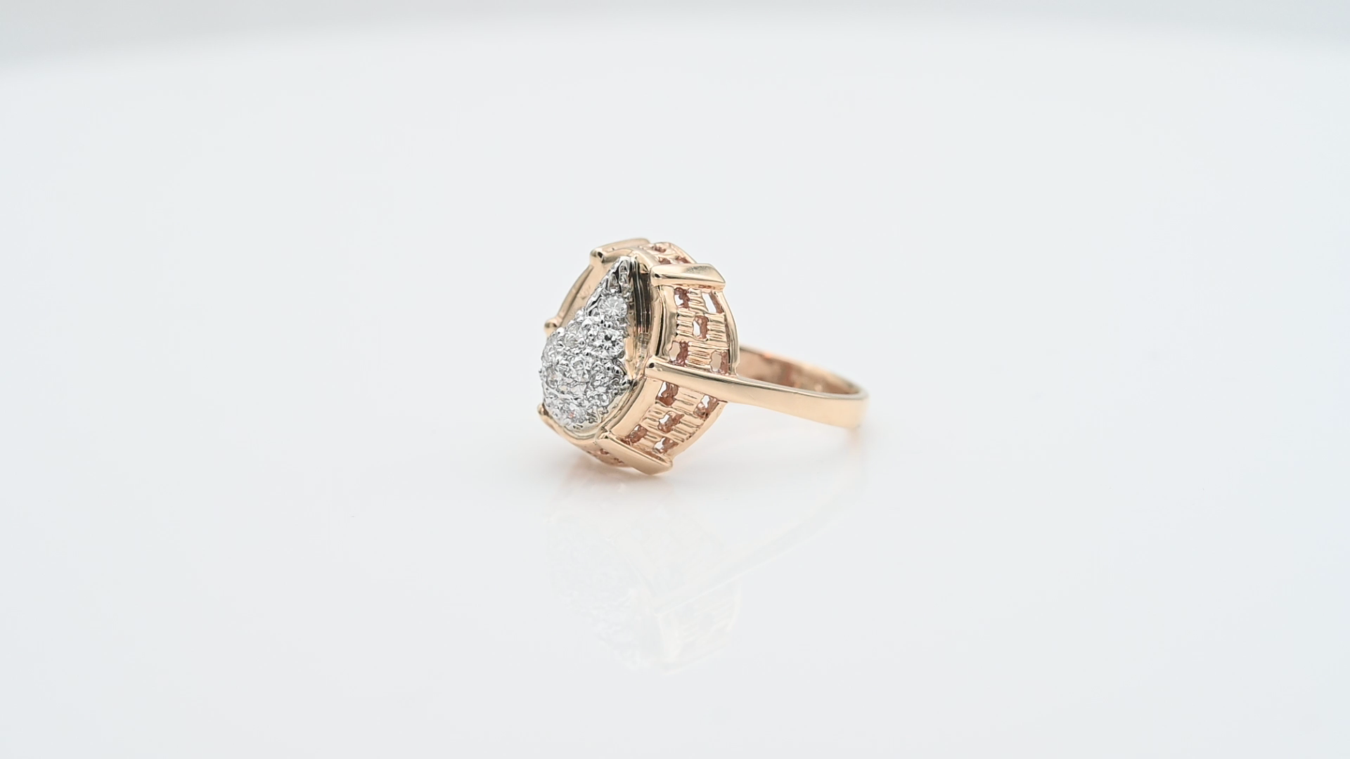 טבעת וינטג' משובצת יהלומים - מק"ט 60764, זהב 9-14K