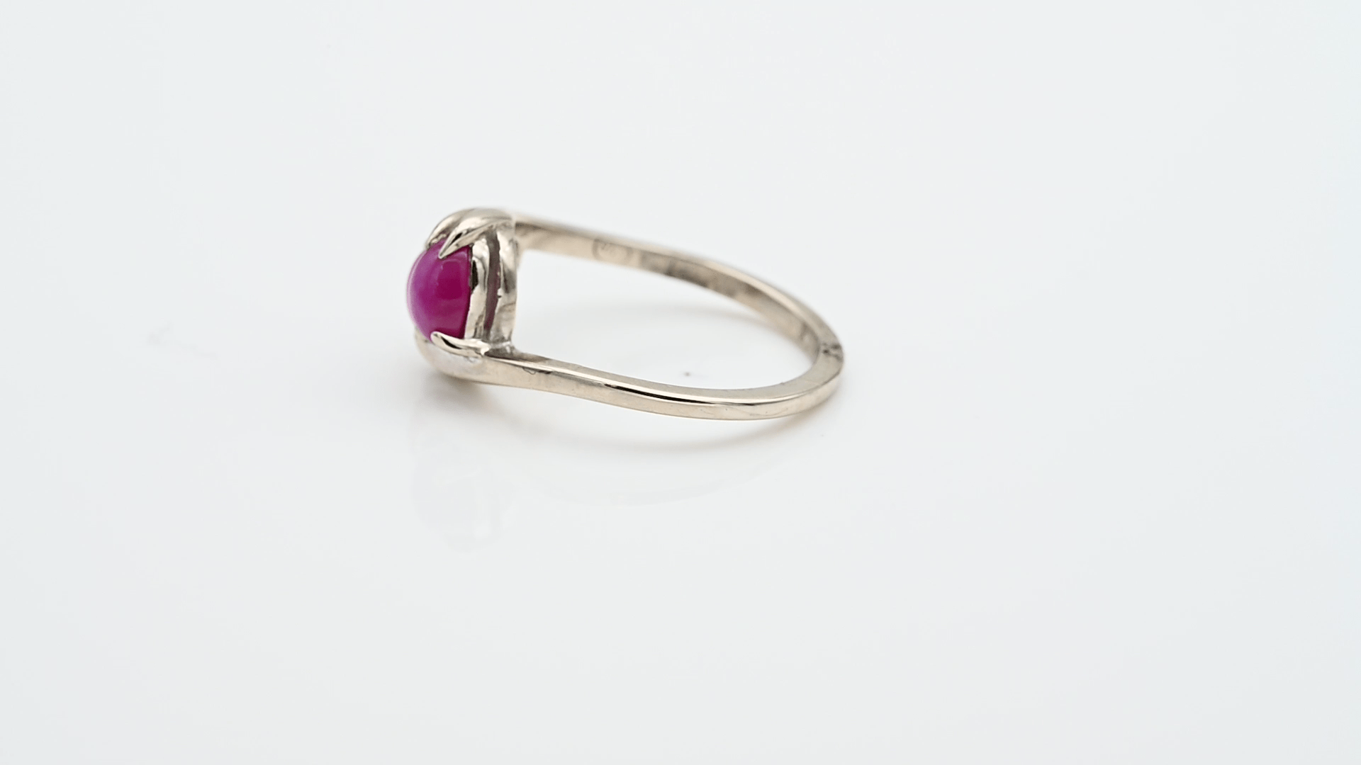 טבעת זהב משובצת יהלום - מקט 6156