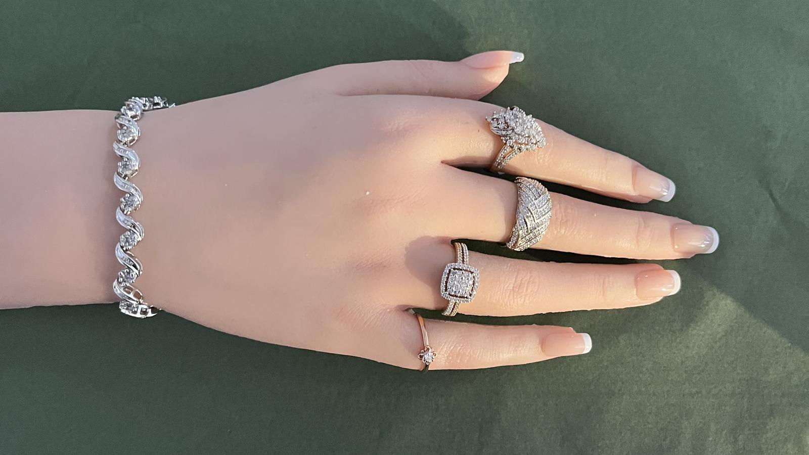 צמיד זהב ויהלומים בחיתוך באגט ועגול מספר 7165