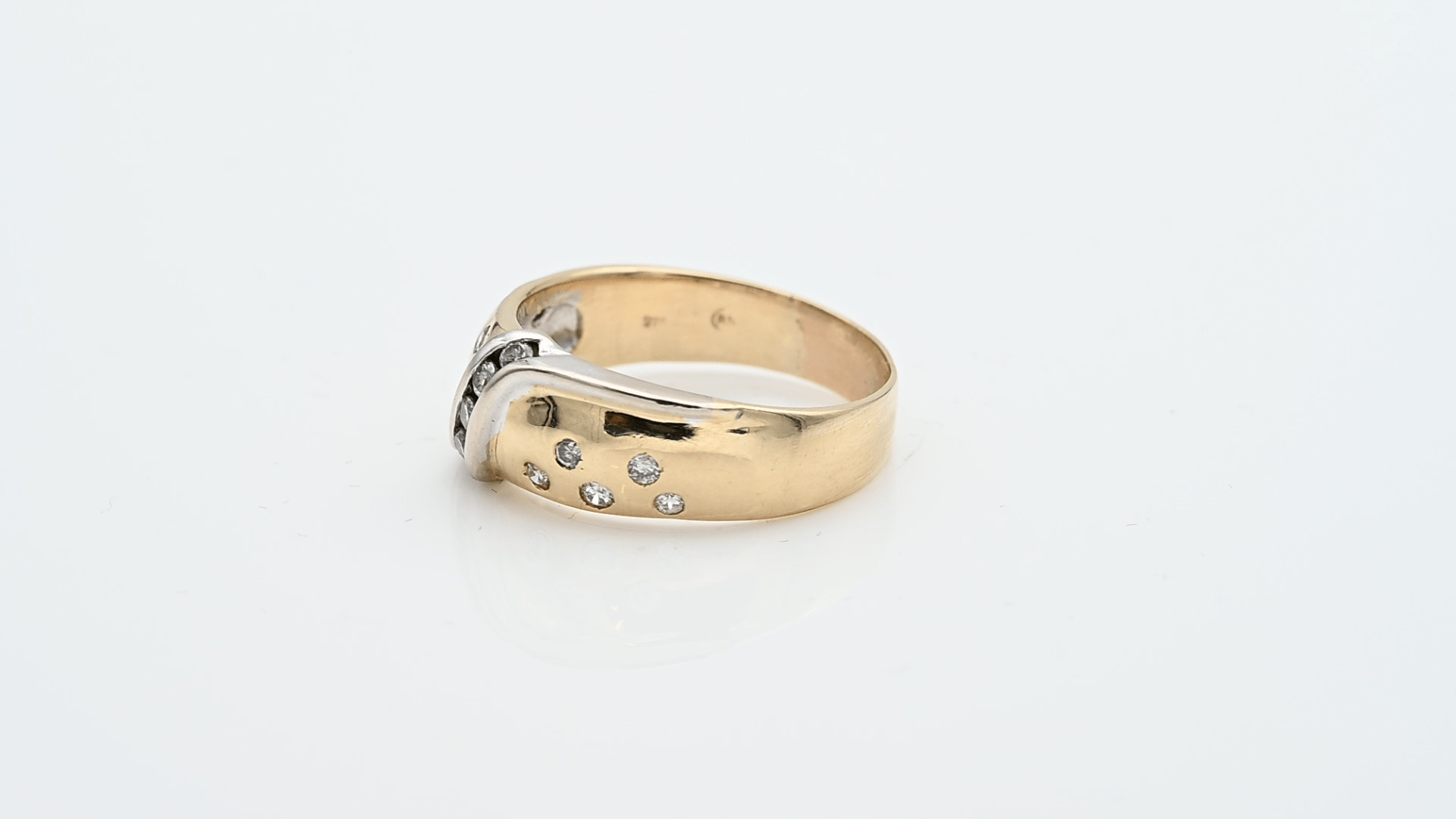 טבעת זהב ויהלומים מספר 7868