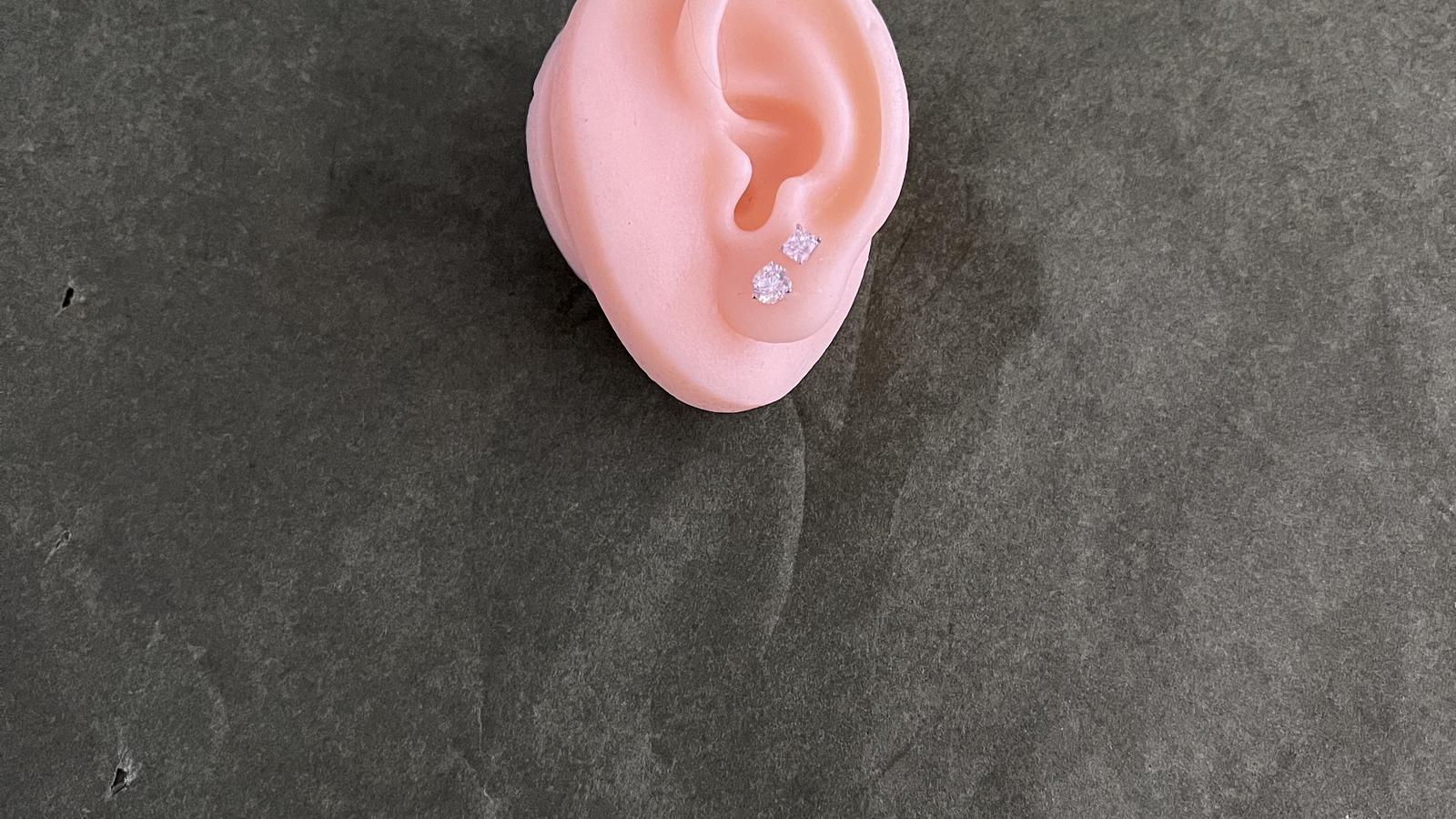 עגילי סוליטר משובצים יהלומים במשקל 2.01 קארט - מקט 11386