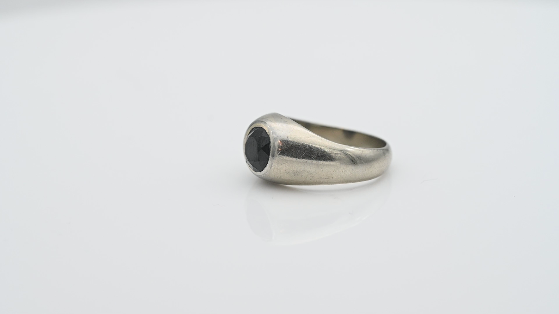 טבעת וינטאג משובצת ספינל שחור - מספר 11543