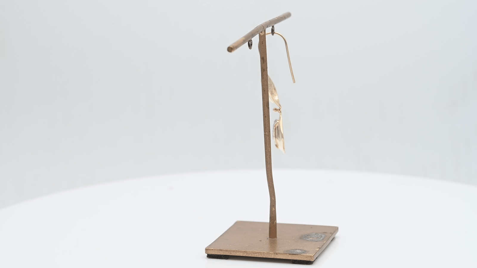 עגיל וינטאג בודד תלוי משובץ יהלומים, זהב 14K - מק"ט 12721