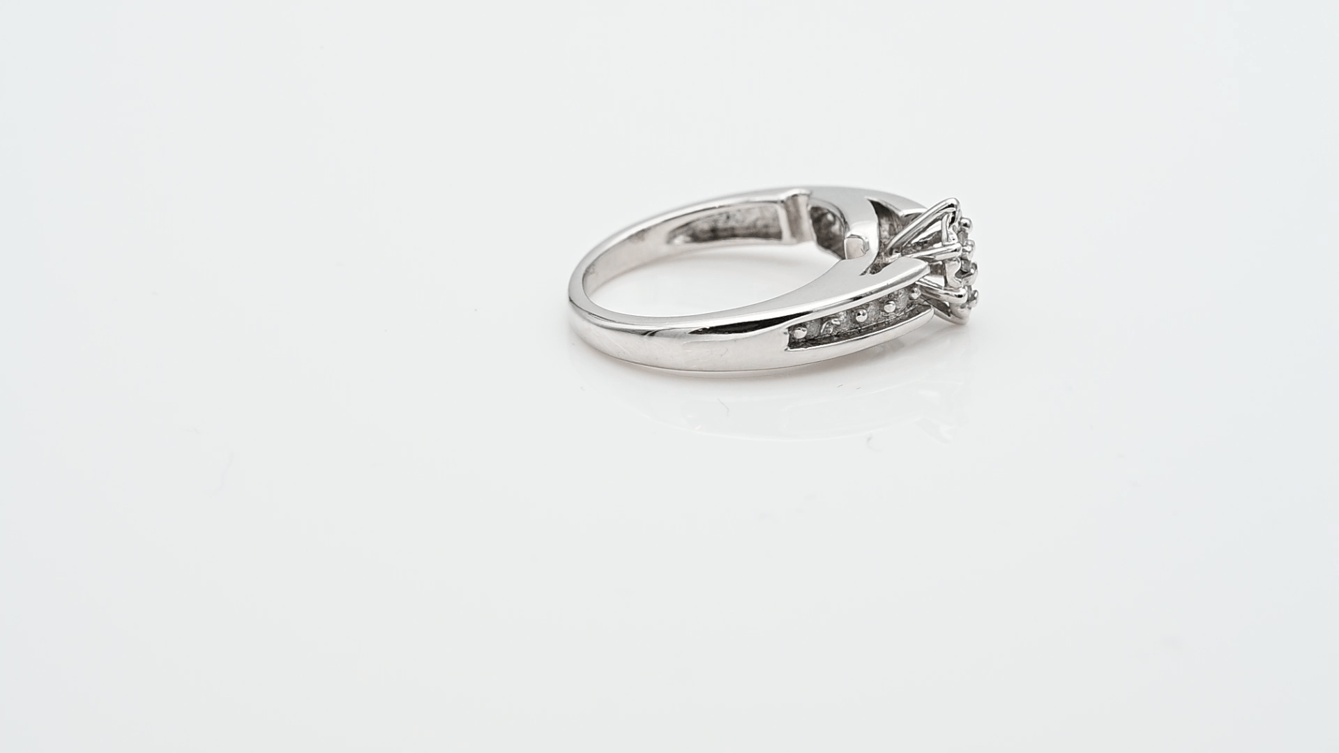 טבעת וינטאג משובצת יהלומים - מספר 1295