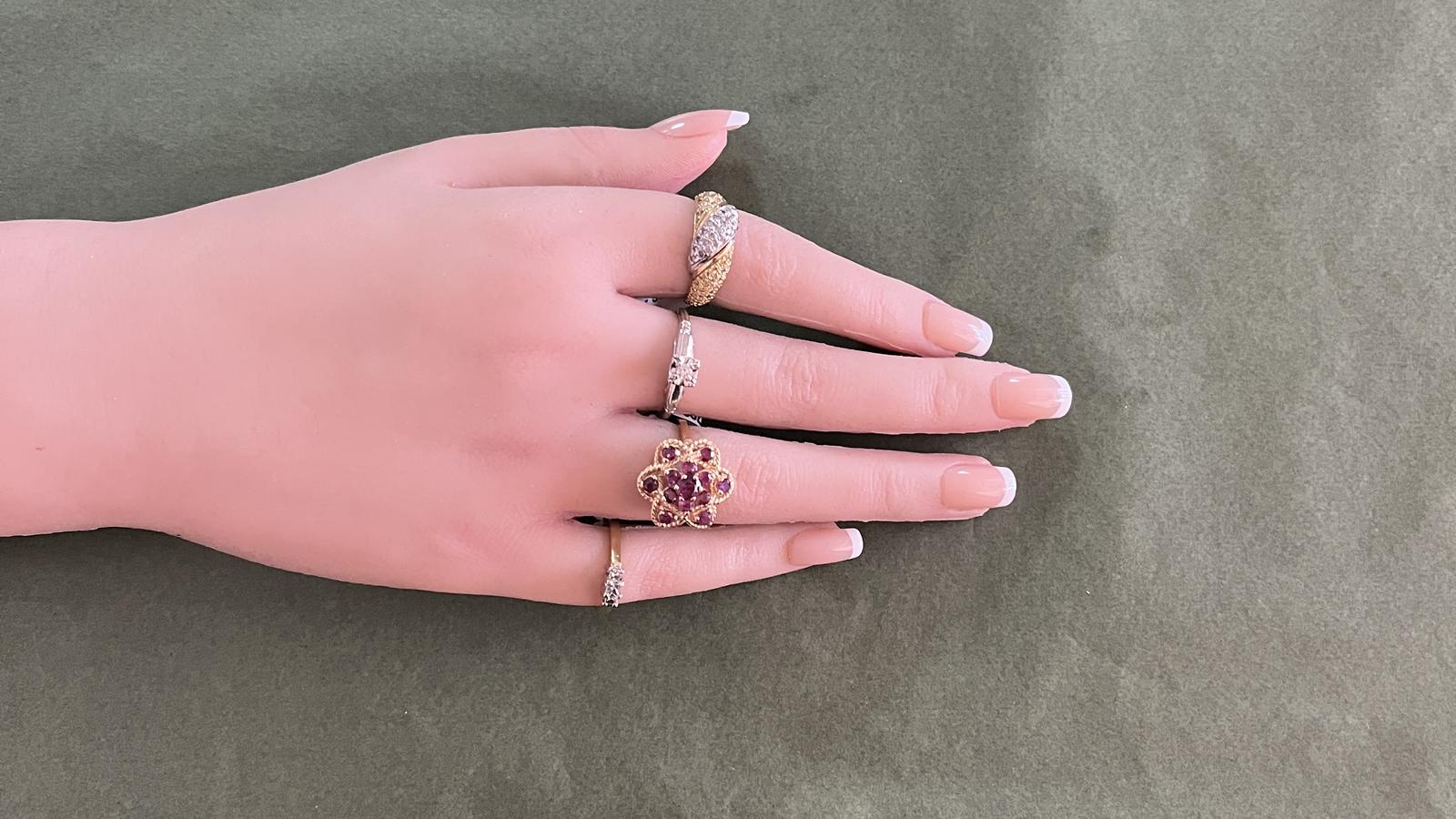 טבעת וינטג' משובצת אבני רובי בצורת מגן דוד - מק"ט 32647, זהב 9-14K