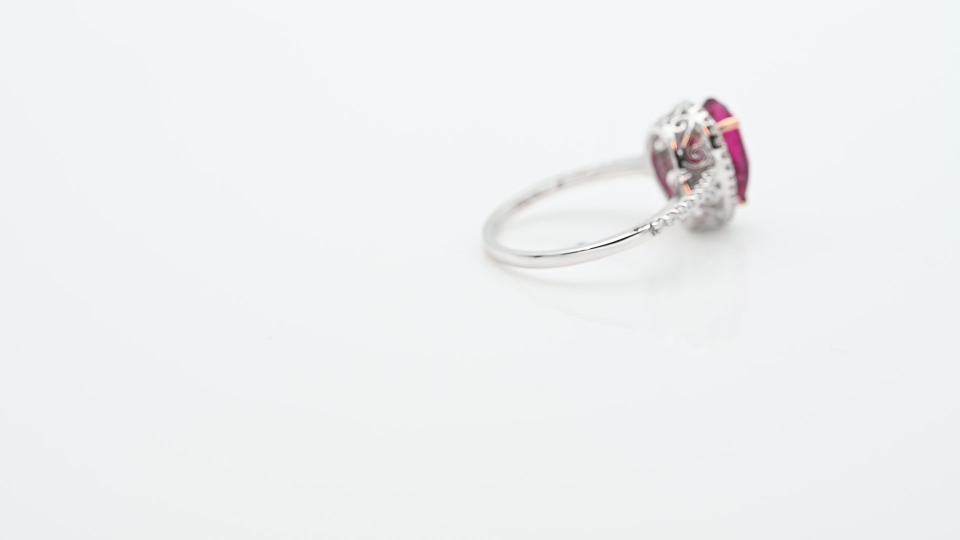 טבעת וינטאג משובצת טורמלין ורוד ויהלומים - מק"ט 13507, זהב 18K