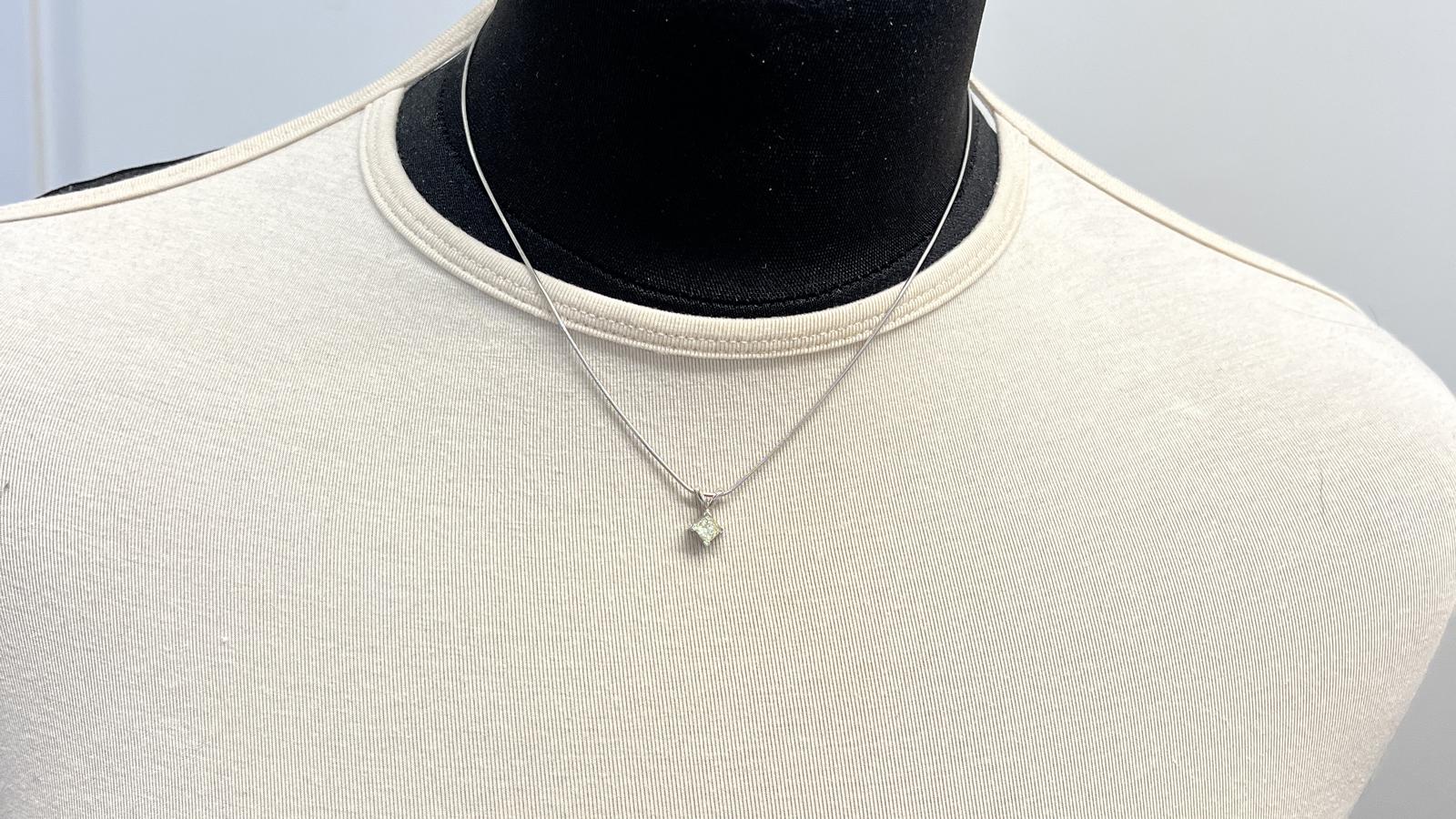 תליון סוליטר משובץ יהלום בחיתוך פרינסס, כולל שרשרת - מק"ט 13512, זהב 14K