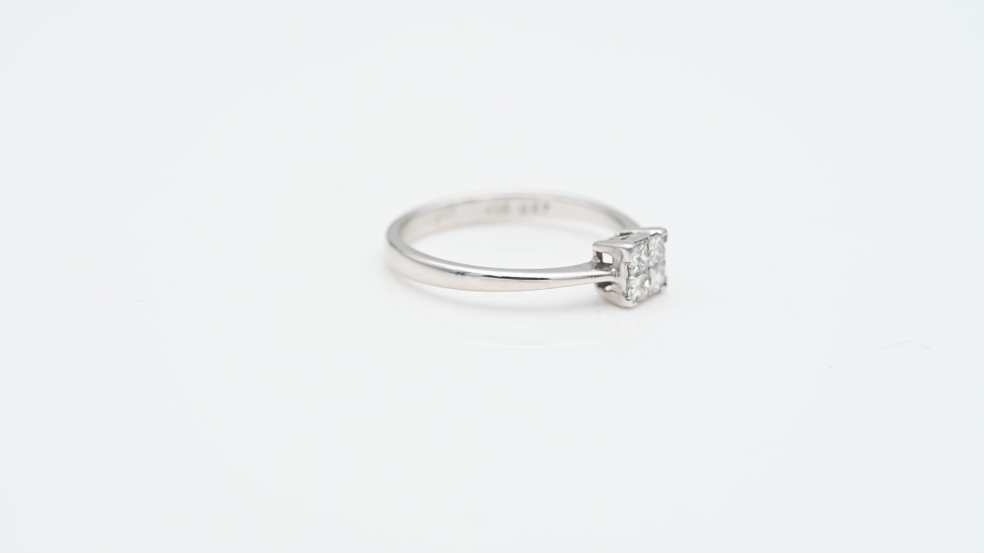 טבעת וינטג' משובצת ארבעה יהלומים בשיבוץ בלתי נראה - מק"ט 13819, זהב 18K