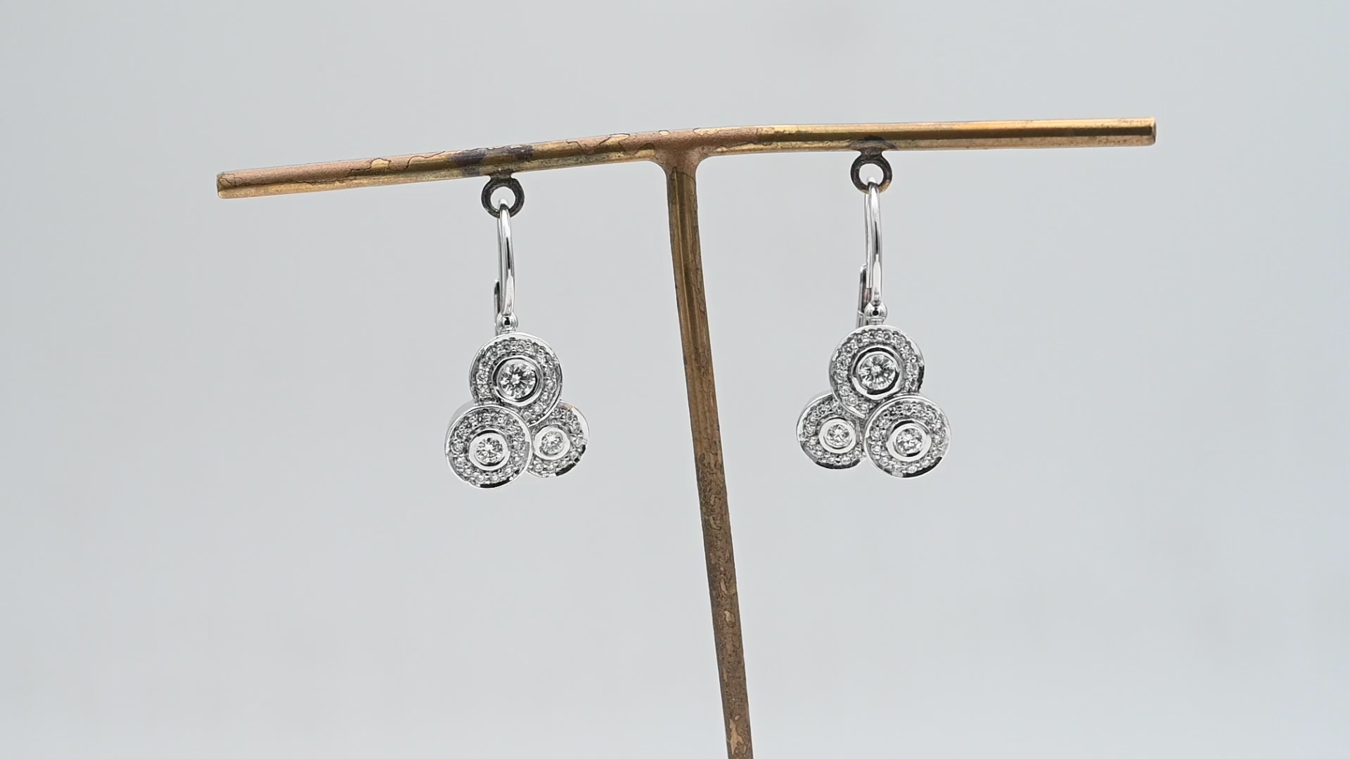 עגילים תלויים משובצים יהלומים - מק"ט 13838, זהב 18K