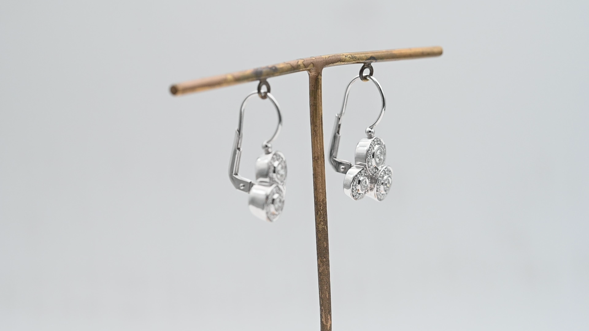 עגילים תלויים משובצים יהלומים - מק"ט 13838, זהב 18K