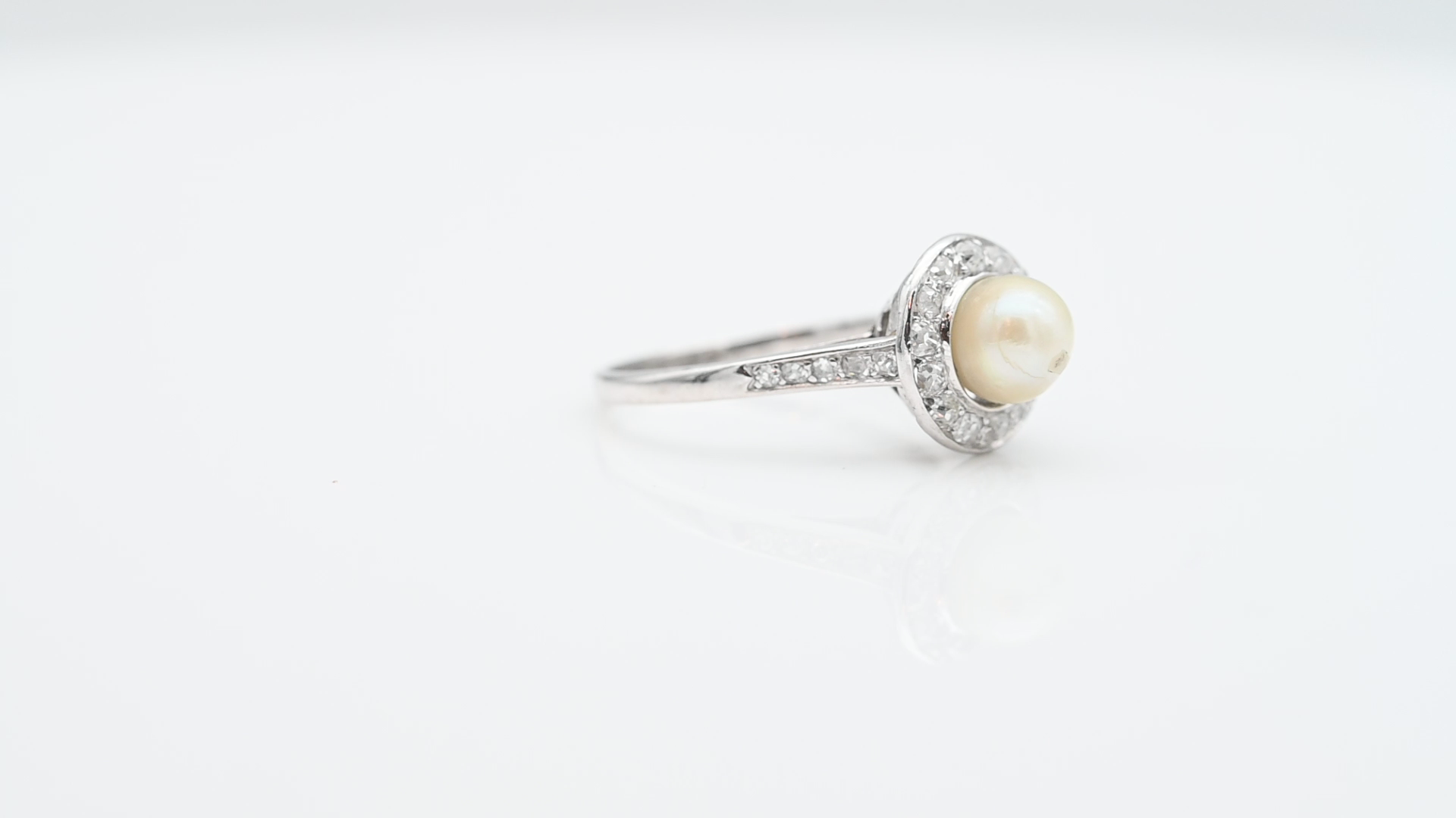 טבעת וינטג' משובצת פנינה ויהלומים בחיתוך Old Cut - מק"ט 13910, זהב 18K