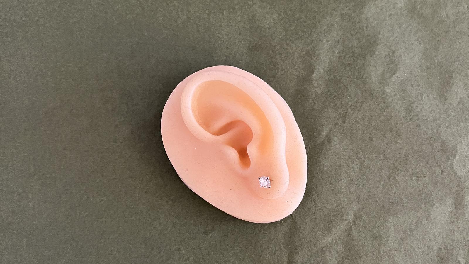 עגילי סוליטר צמודים משובצים יהלומים - מק"ט 14140, זהב 14K