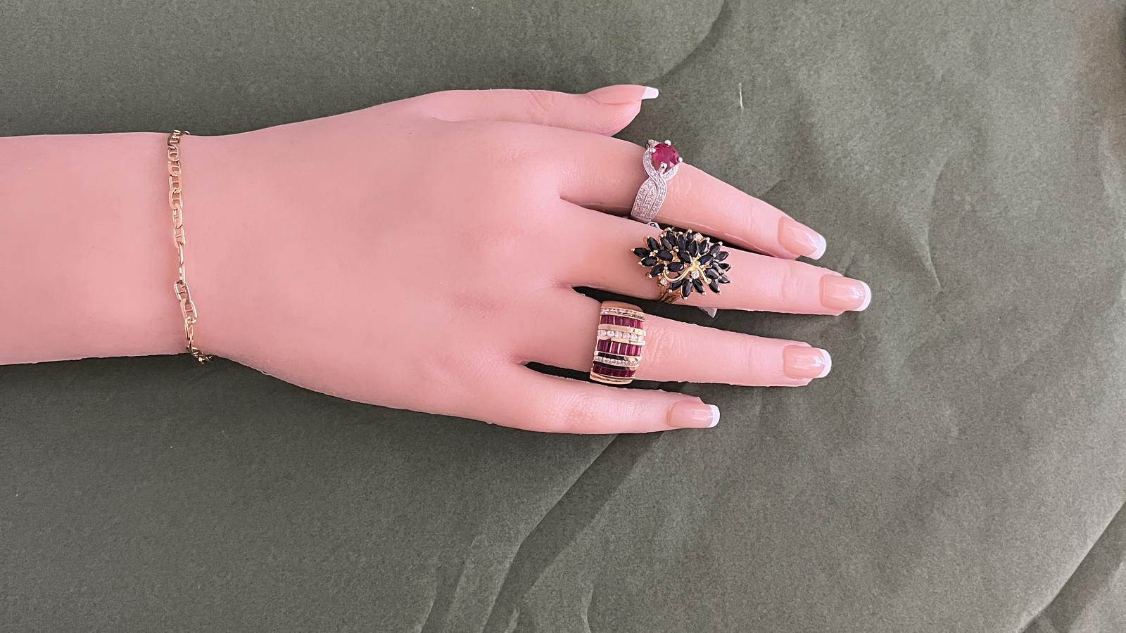 טבעת וינטג' עשויה פלטינה - משובצת רובי ויהלומים - מק"ט 33378