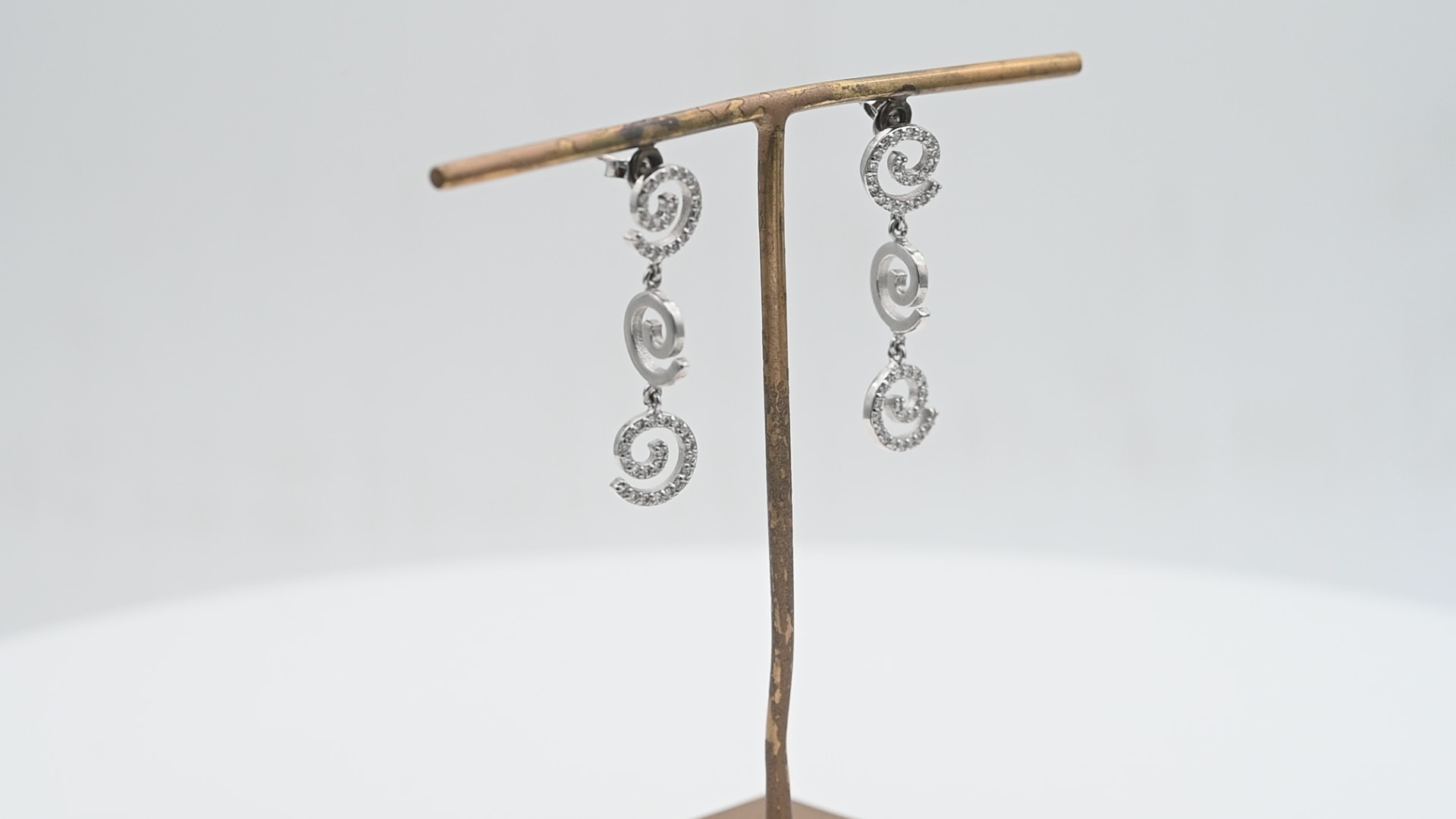 עגילי וינטאג תלויים, שבלולים משובצים יהלומים - מק"ט 14218, זהב 18K