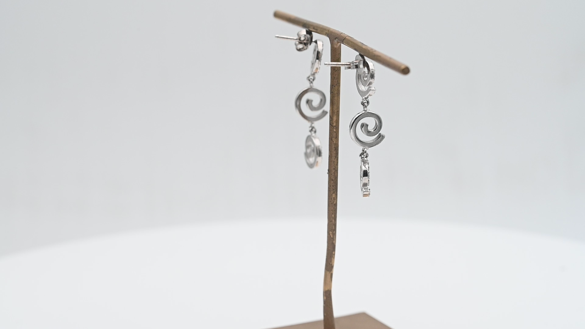 עגילי וינטאג תלויים, שבלולים משובצים יהלומים - מק"ט 14218, זהב 18K