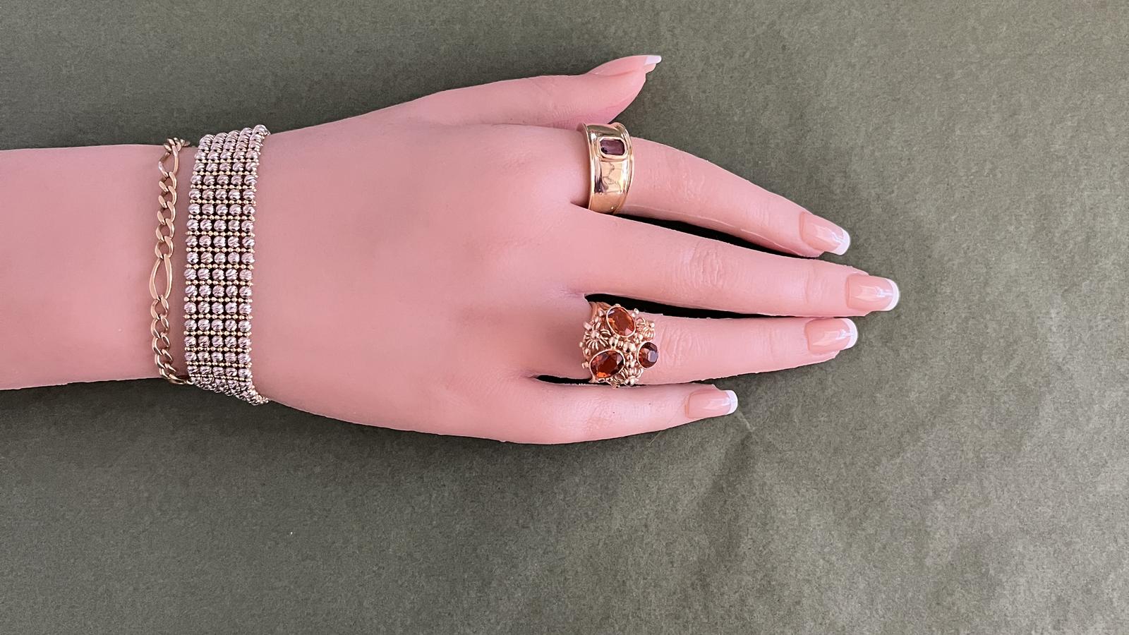 צמיד וינטג' ברוחב 1.4 ס''מ כדורי זהב עם חיתוכי לייזר - מק"ט 51235, זהב 14K