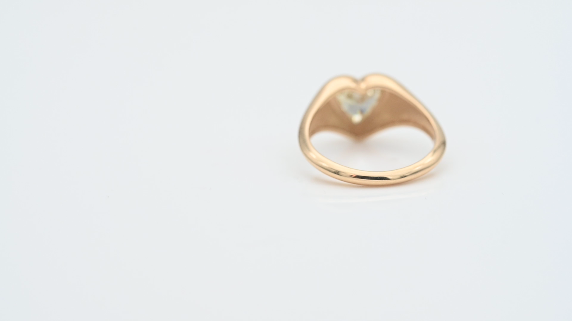 טבעת זהב משובצת יהלום צהוב בחיתוך לב, עם תעודה GIA#2195378153 - מק"ט 14396, זהב 18K