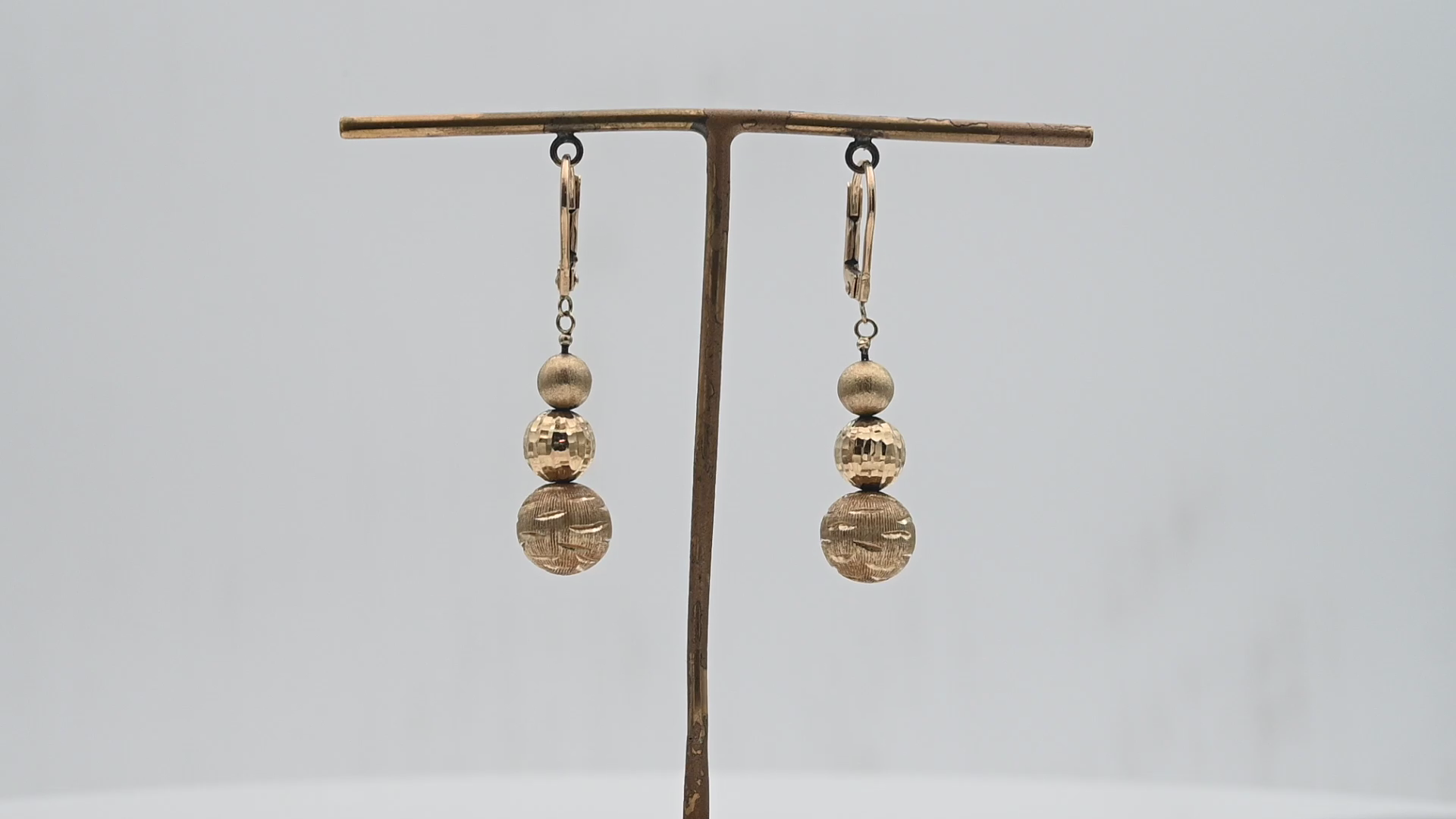 עגילי זהב תלויים, שלושה כדורים חלולים - מק"ט 14400, זהב 14K