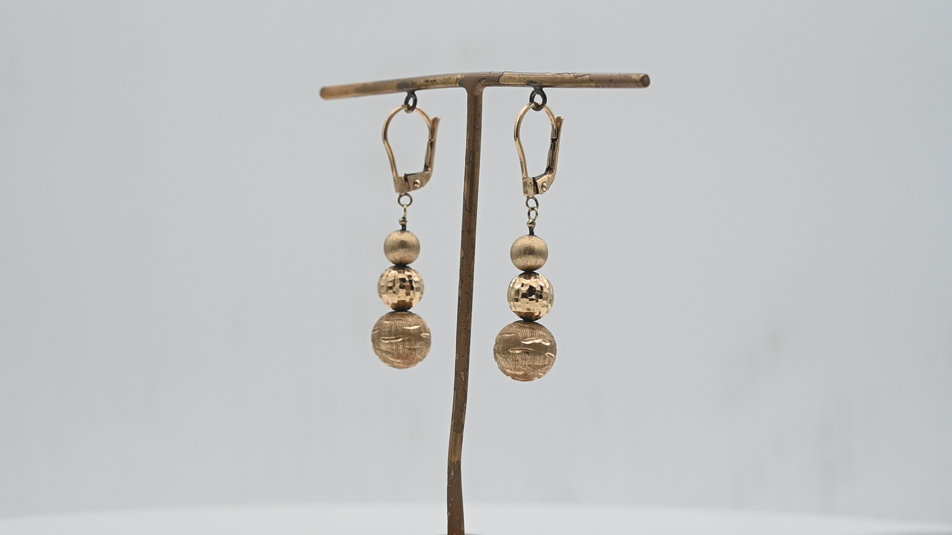 עגילי זהב תלויים, שלושה כדורים חלולים - מק"ט 14400, זהב 14K