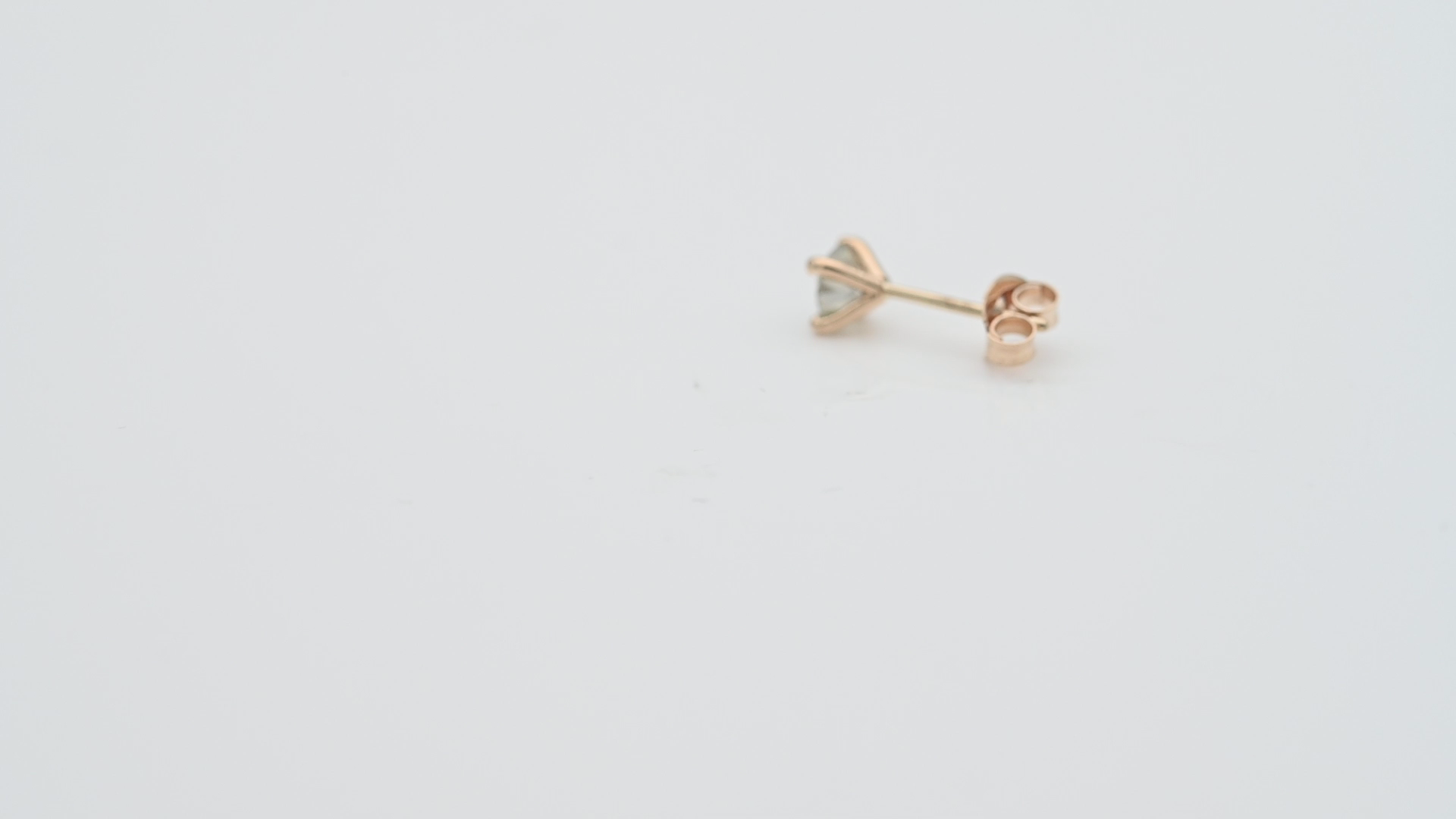 עגיל סוליטר בודד משובץ יהלום - מק"ט 14567, זהב 14K