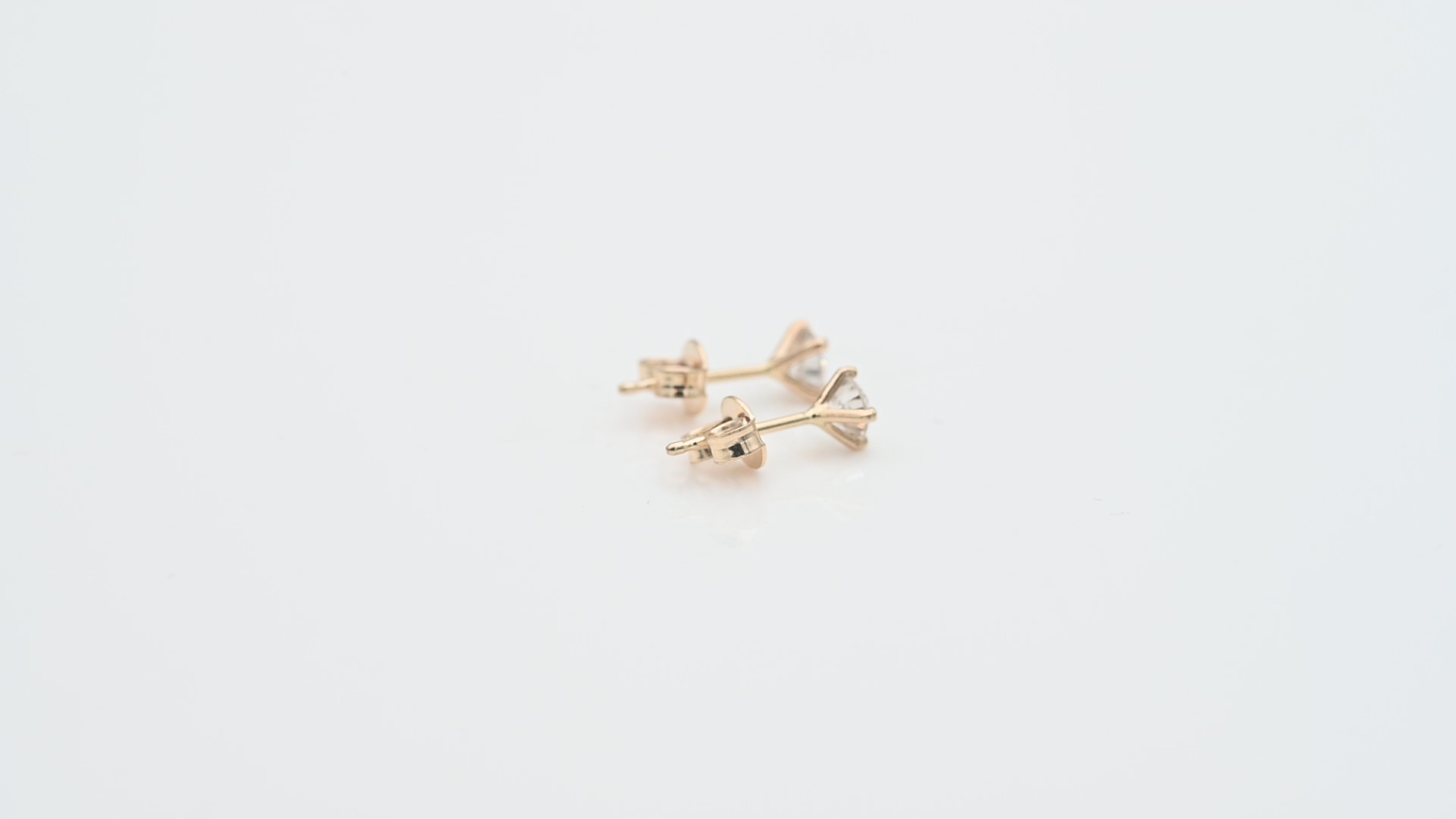 עגילי סוליטר צמודים משובצים יהלומים - מק"ט 14875, זהב 14K