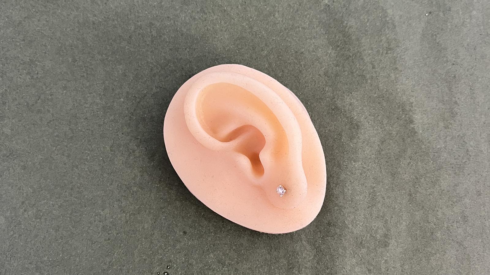 עגילי סוליטר צמודים משובצים יהלומים - מק"ט 14875, זהב 14K