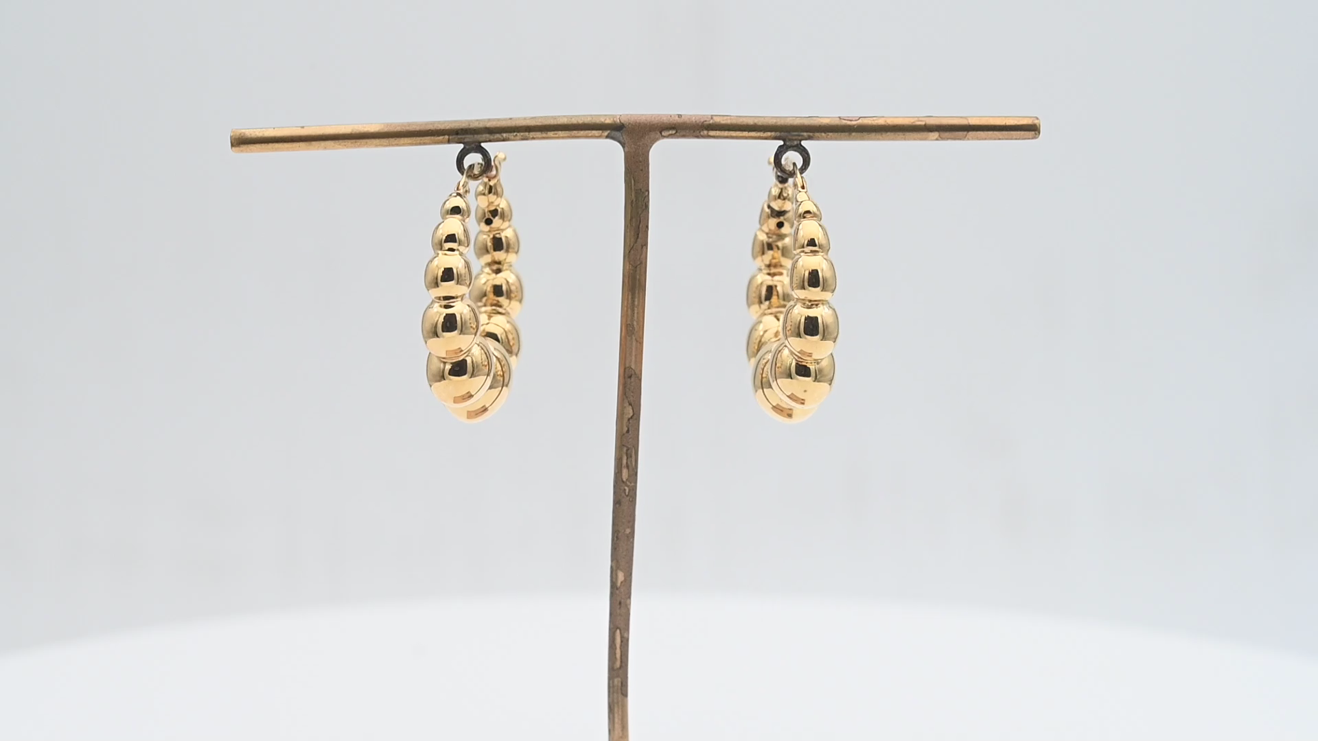 עגילי חישוק וינטג' איטלקיים, כדורים מדורגים ברוחב 7.9 מ"מ ובקוטר 2.5 ס"מ - מק"ט 14888, זהב 14K