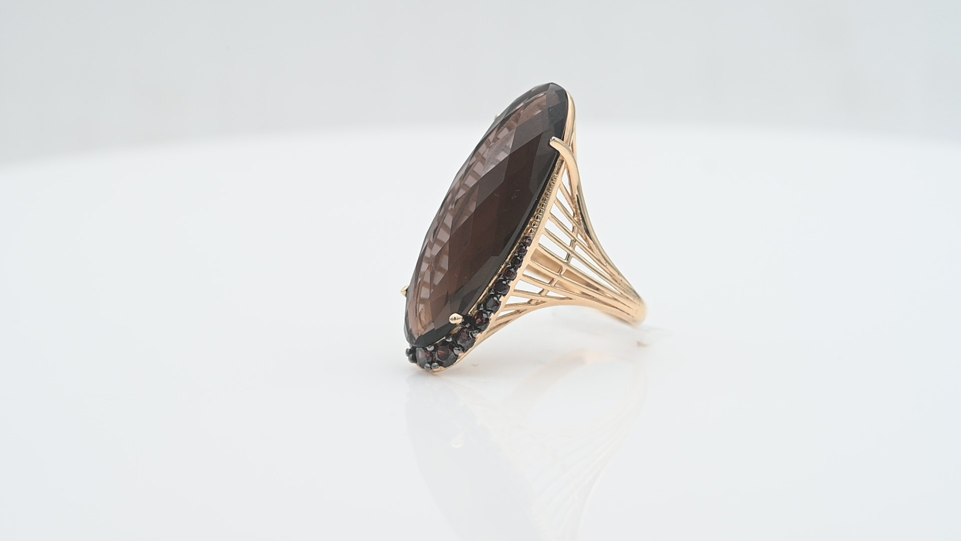 טבעת וינטג' משובצת סמוקי טופז ואבני גרנט - מק"ט 14921, זהב 14K