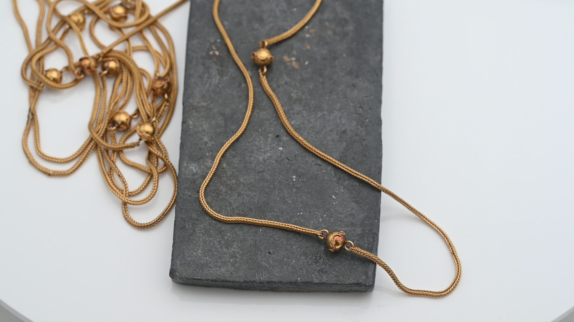 שרשרת וינטג' חוליות משתלבות עם מוטיב כדורים מעוטרים, ארוכה במיוחד - מק"ט 14971, זהב 21K