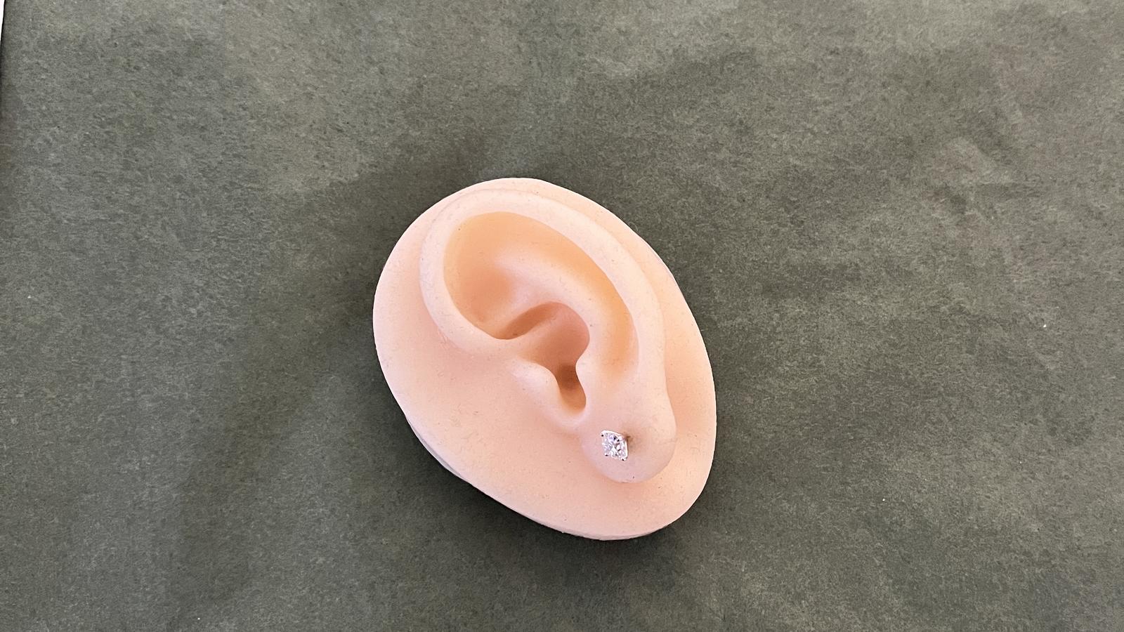 עגילי סוליטר צמודים משובצים יהלומים - מק"ט 15014, זהב 14K