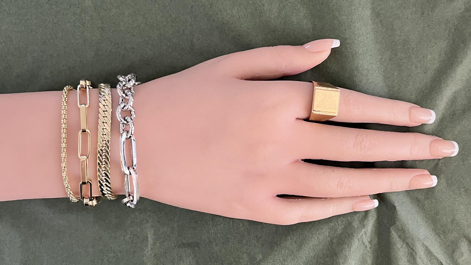 צמיד זהב חוליות חלולות, שילוב חוליות עגולות מרוקעות ואובליות חלקות, ברוחב 10.1 מ"מ - מק"ט 15079, זהב 14K