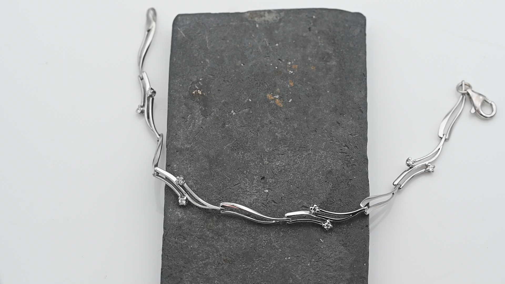 צמיד וינטג' עדין ברוחב 4 מ"מ, משובץ יהלומים - מק"ט 15232, זהב 14K