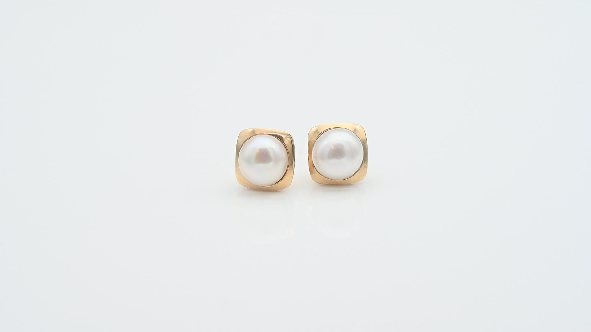 עגילי וינטג' צמודים משובצים פנינה בקוטר 8.5 מ"מ - מק"ט 15244, זהב 14K