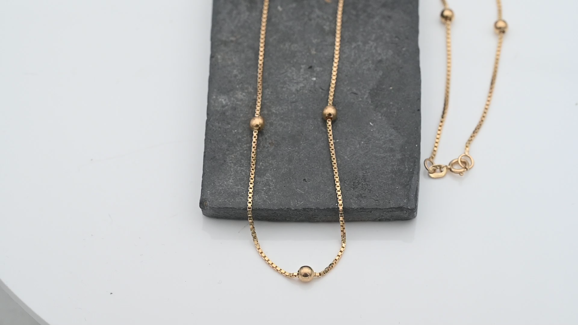 שרשרת זהב קוביות ברוחב 1.1 מ"מ, עם מוטיבי כדורים בקוטר 4 מ"מ - מק"ט 15340, זהב 14K