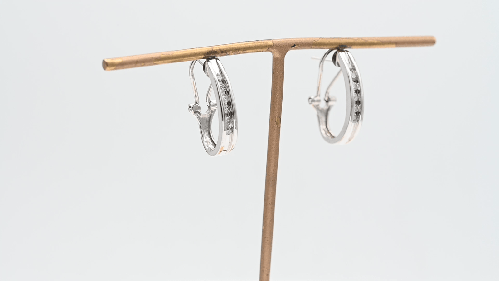 עגילים זהב ויהלומים מספר 30008