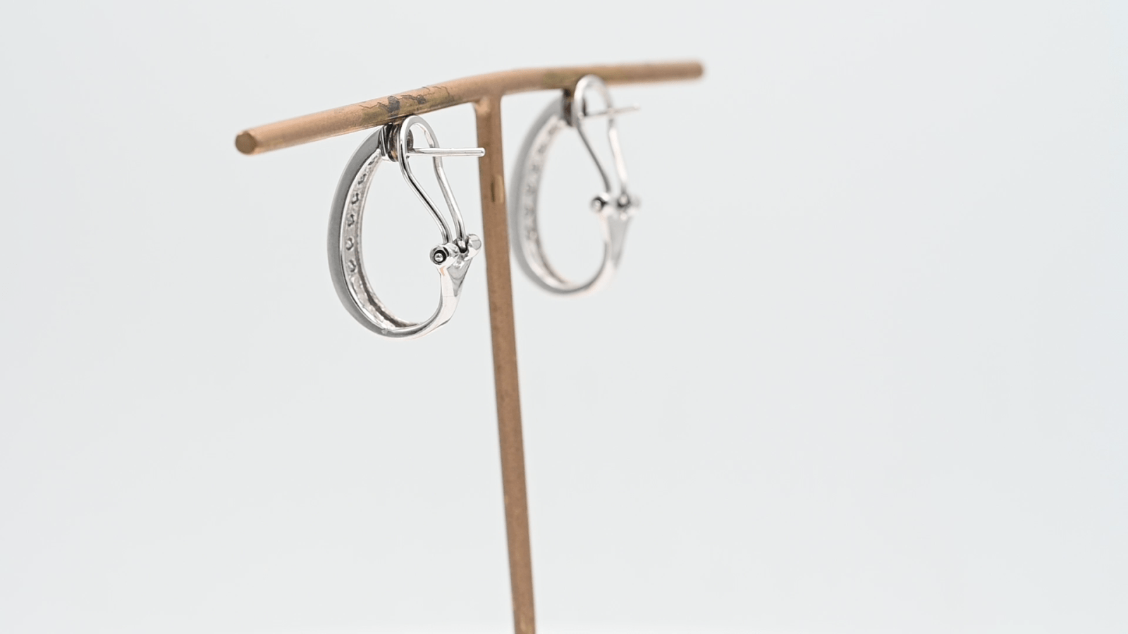 עגילים זהב ויהלומים מספר 30008