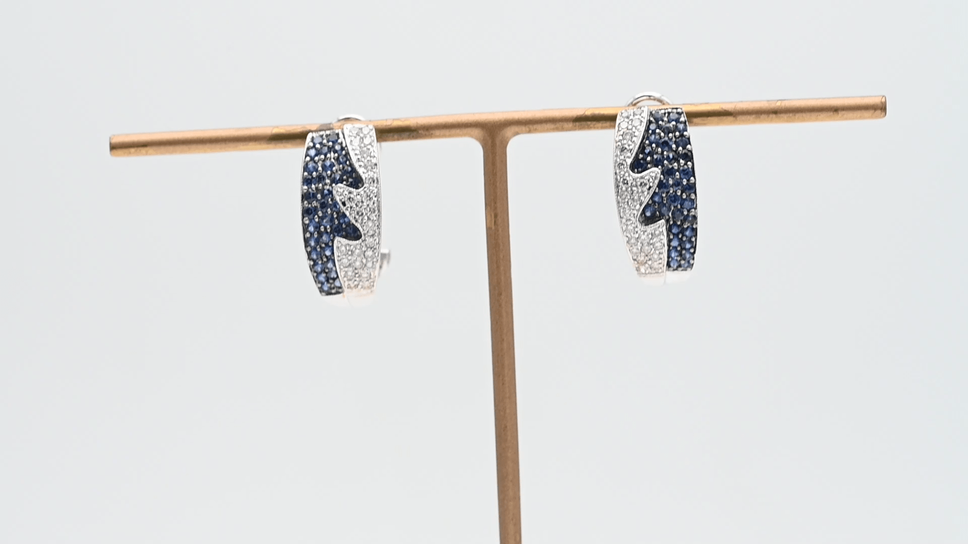 עגילי וינטאג משובצים אבני ספיר ויהלומים - מקט 30058