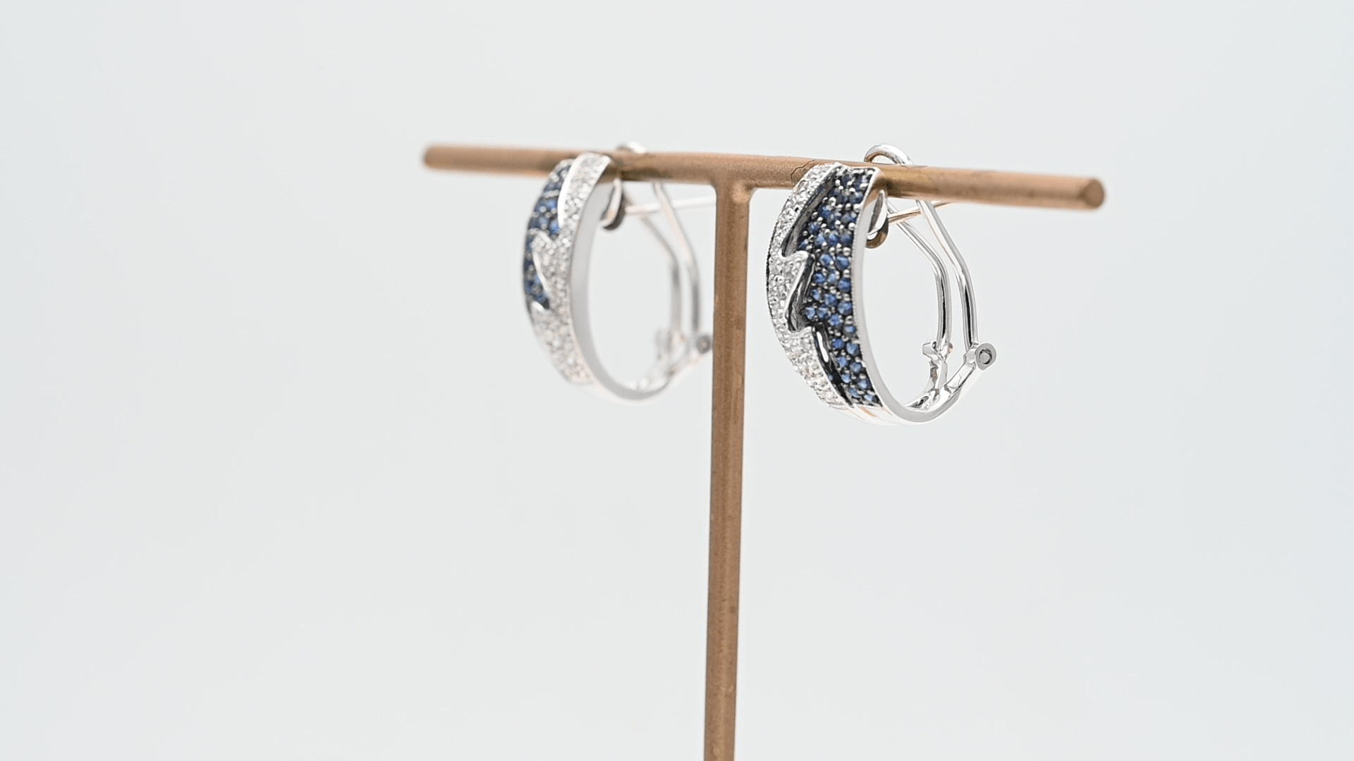 עגילי וינטאג משובצים אבני ספיר ויהלומים - מקט 30058