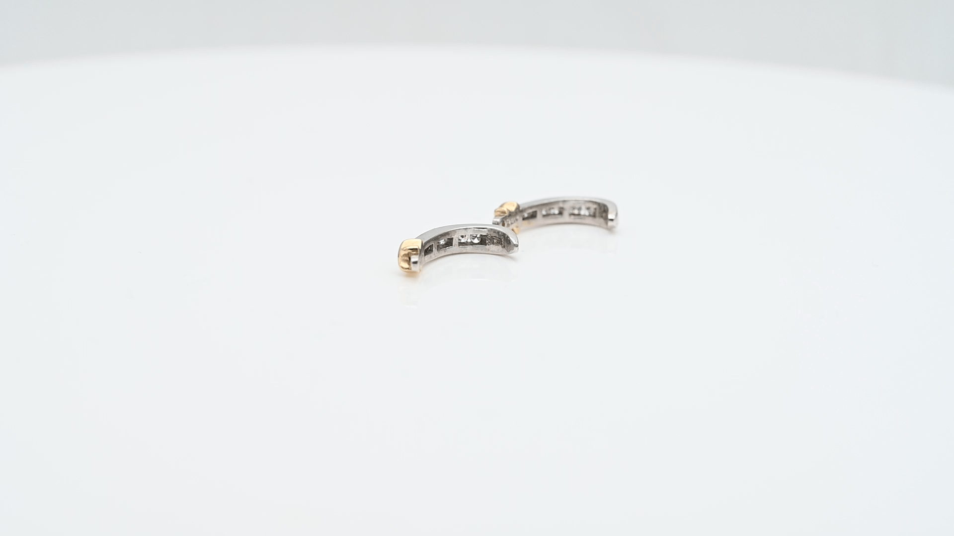 עגילי הלבשה משובצים יהלומים, זהב 14K - מק"ט 31571