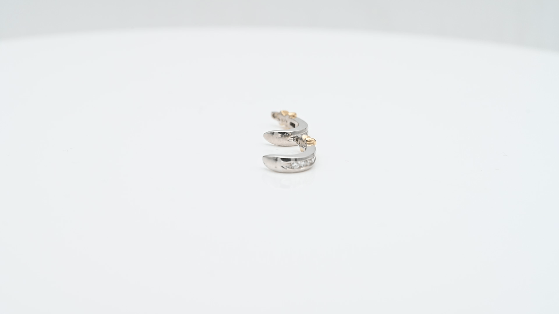 עגילי הלבשה משובצים יהלומים, זהב 14K - מק"ט 31571